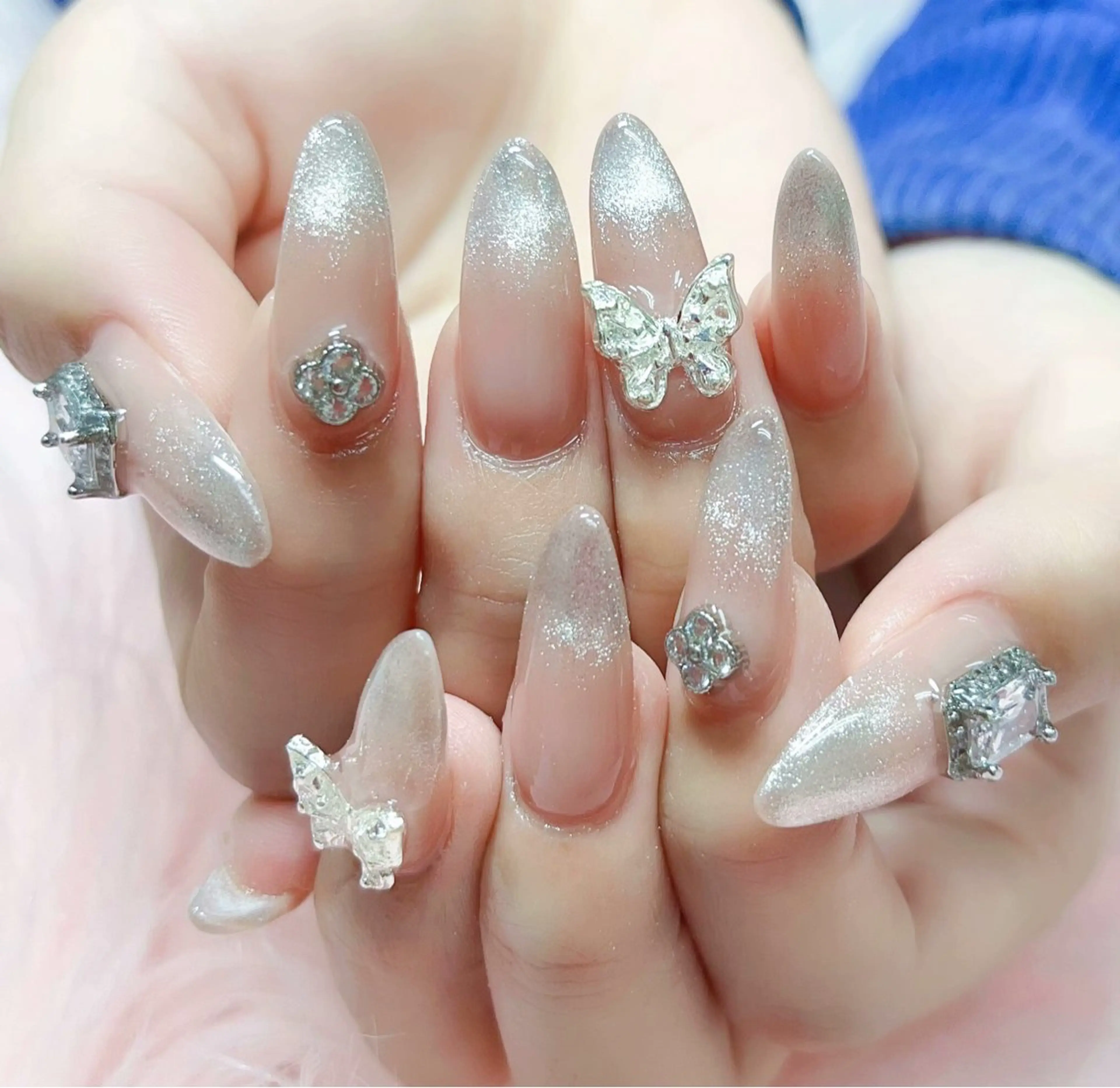 ネイル フレンチネイル ジェルネイル グラデーション 韓国ネイル ラメ(グリッター) ハンドネイル アリス ネイル&マツエクのネイルデザイン