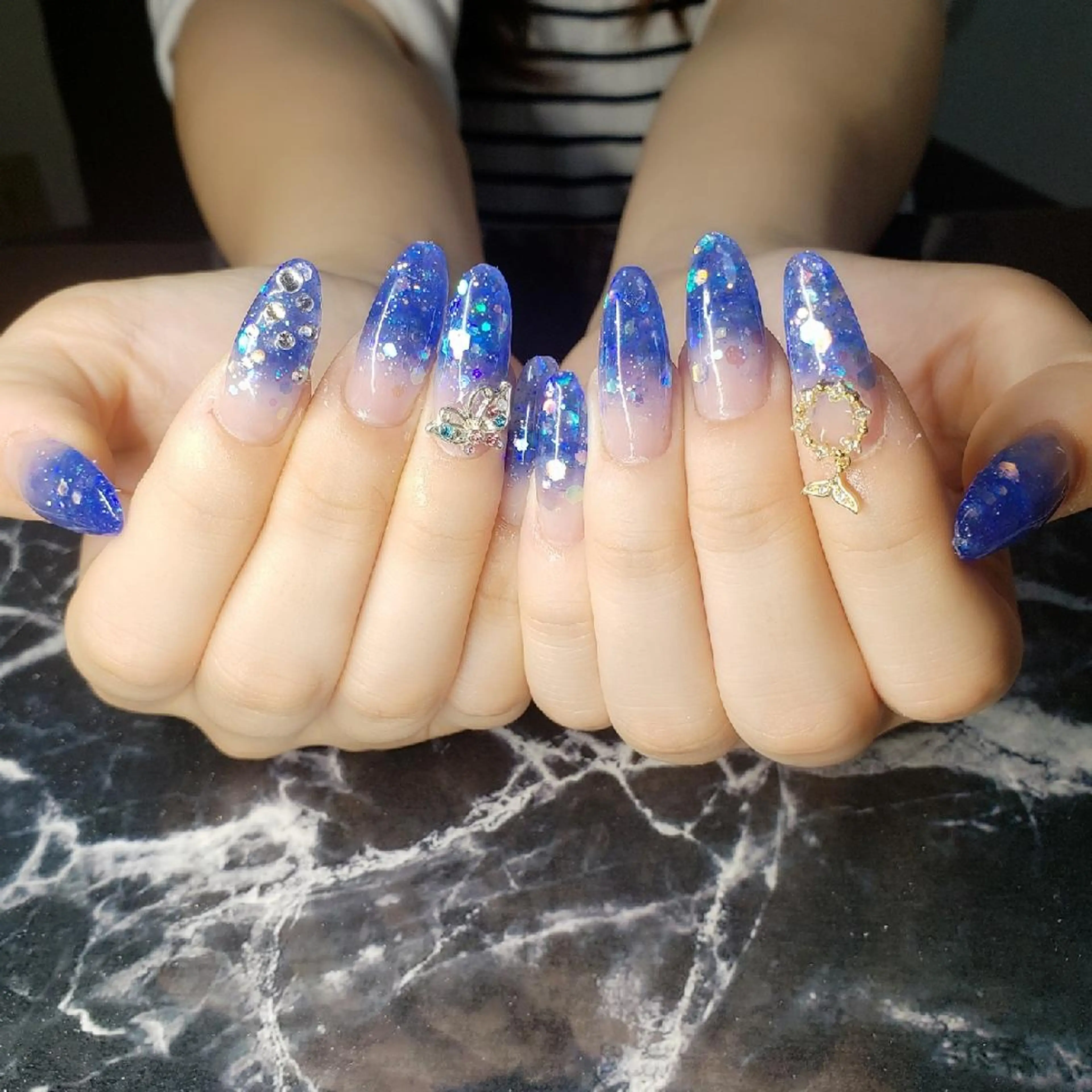 ミディアム ネイル ハンドネイル クロキ 。のネイルデザイン