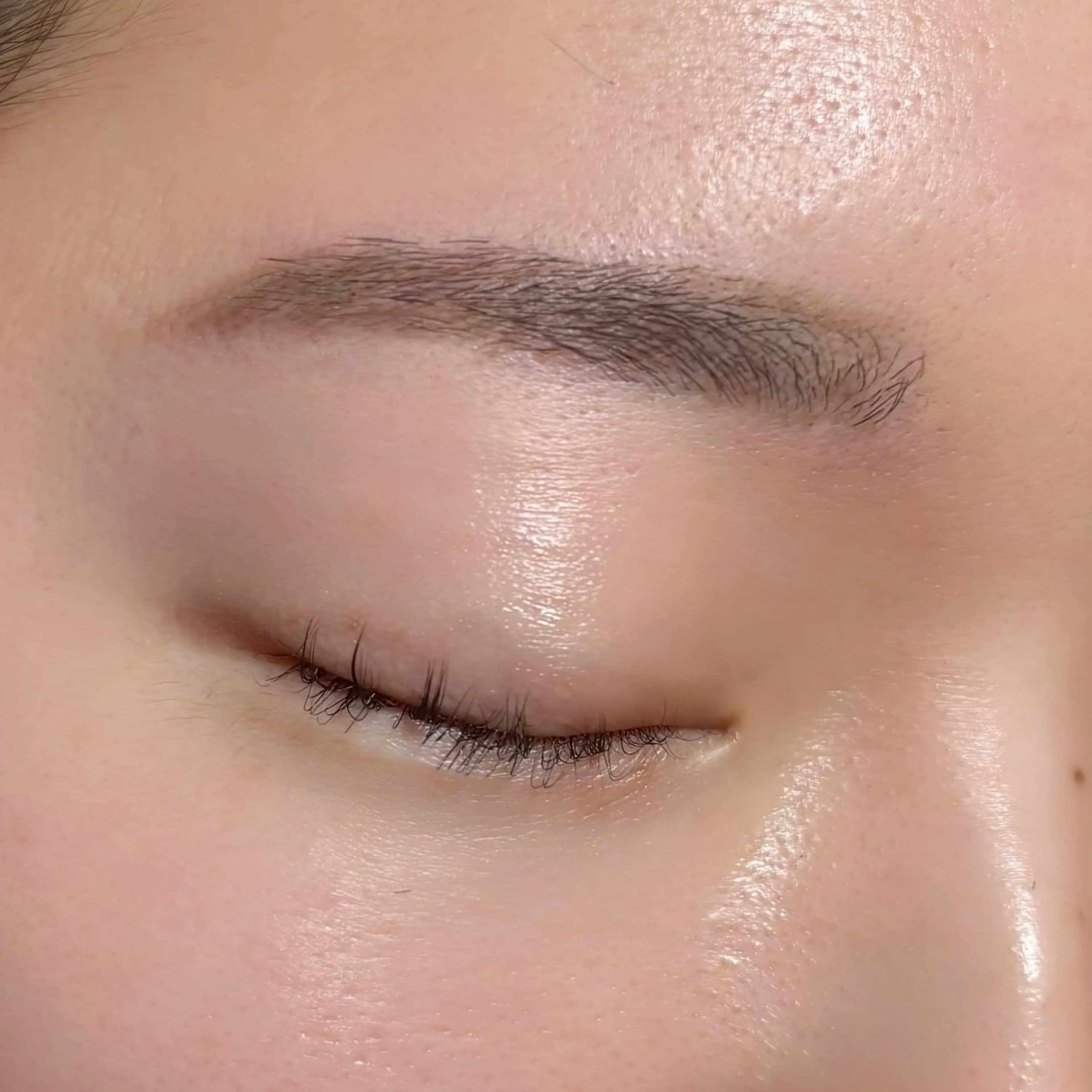 アイブロウ meguru／マツパ ／マツエク／束感のマツエク・マツパデザイン