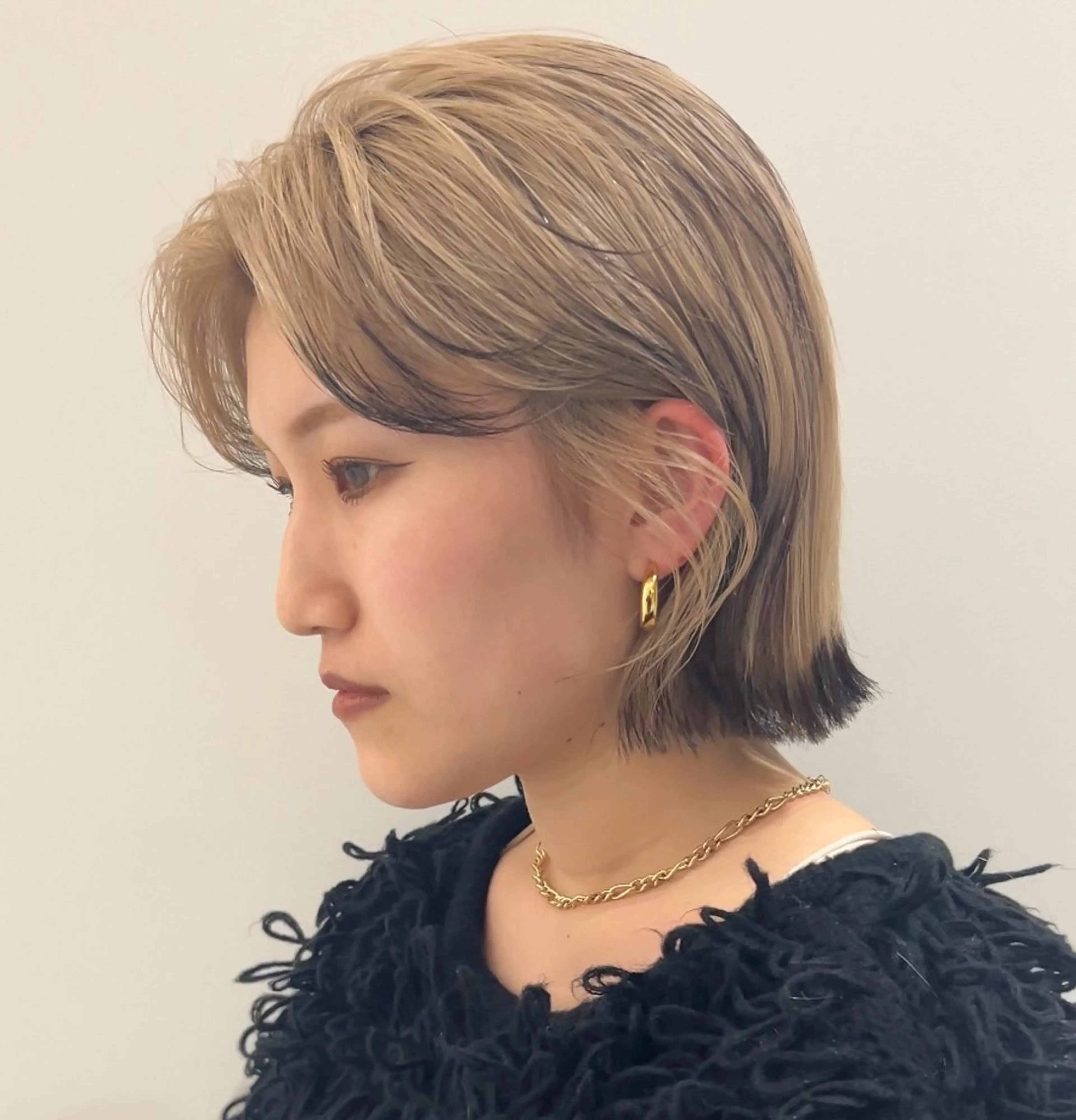 ショート カラー カット ヘアカラー トリートメント ヘアセット ハイトーン/ブリーチ 似合せカット/パーマのヘアスタイル