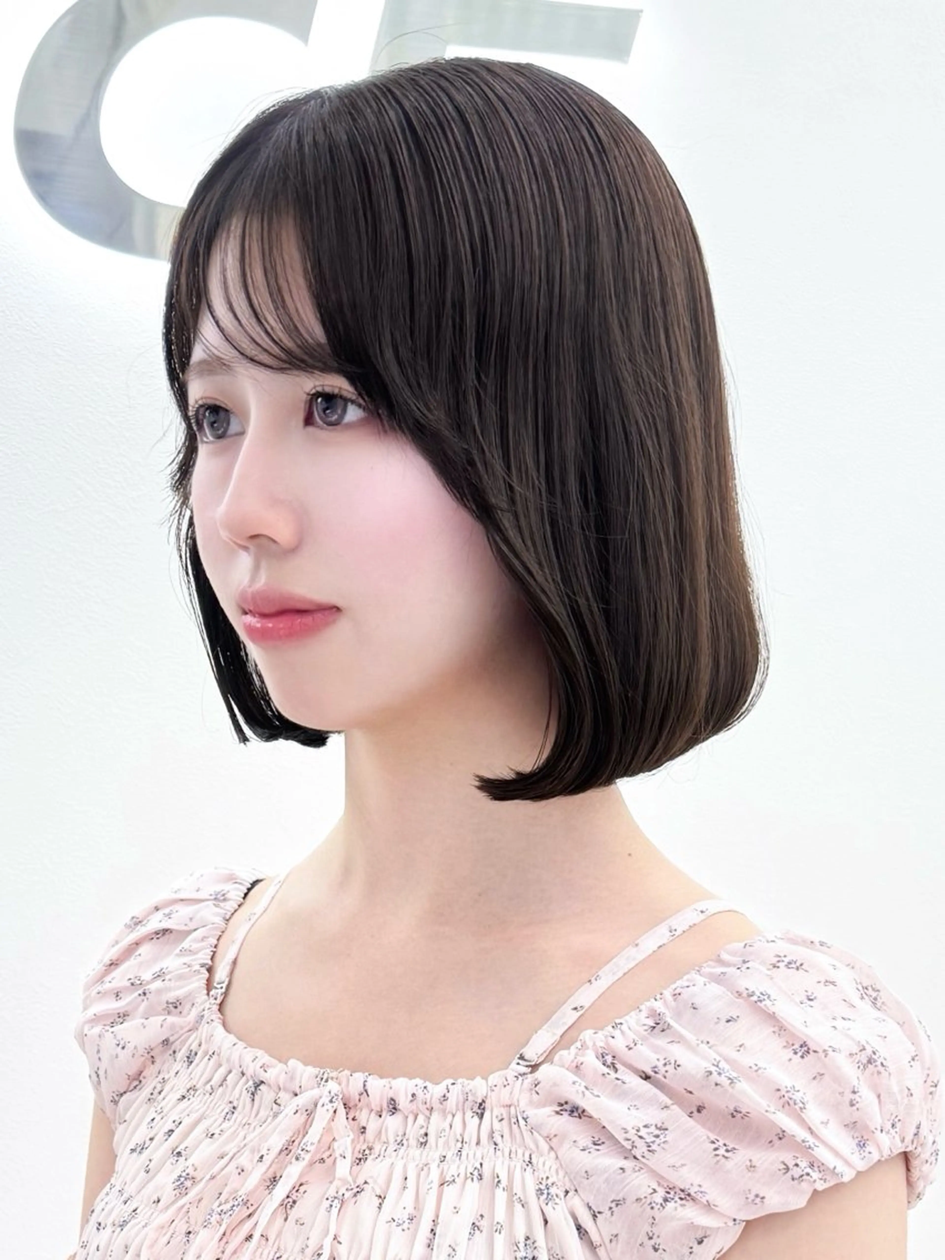 ミディアム カラー ヘアアレンジ カット ヘアカラー トリートメント ヘッドスパ ヘアセット 縮毛矯正ボブ🤍 韓国ヘア/ひかりのヘアスタイル