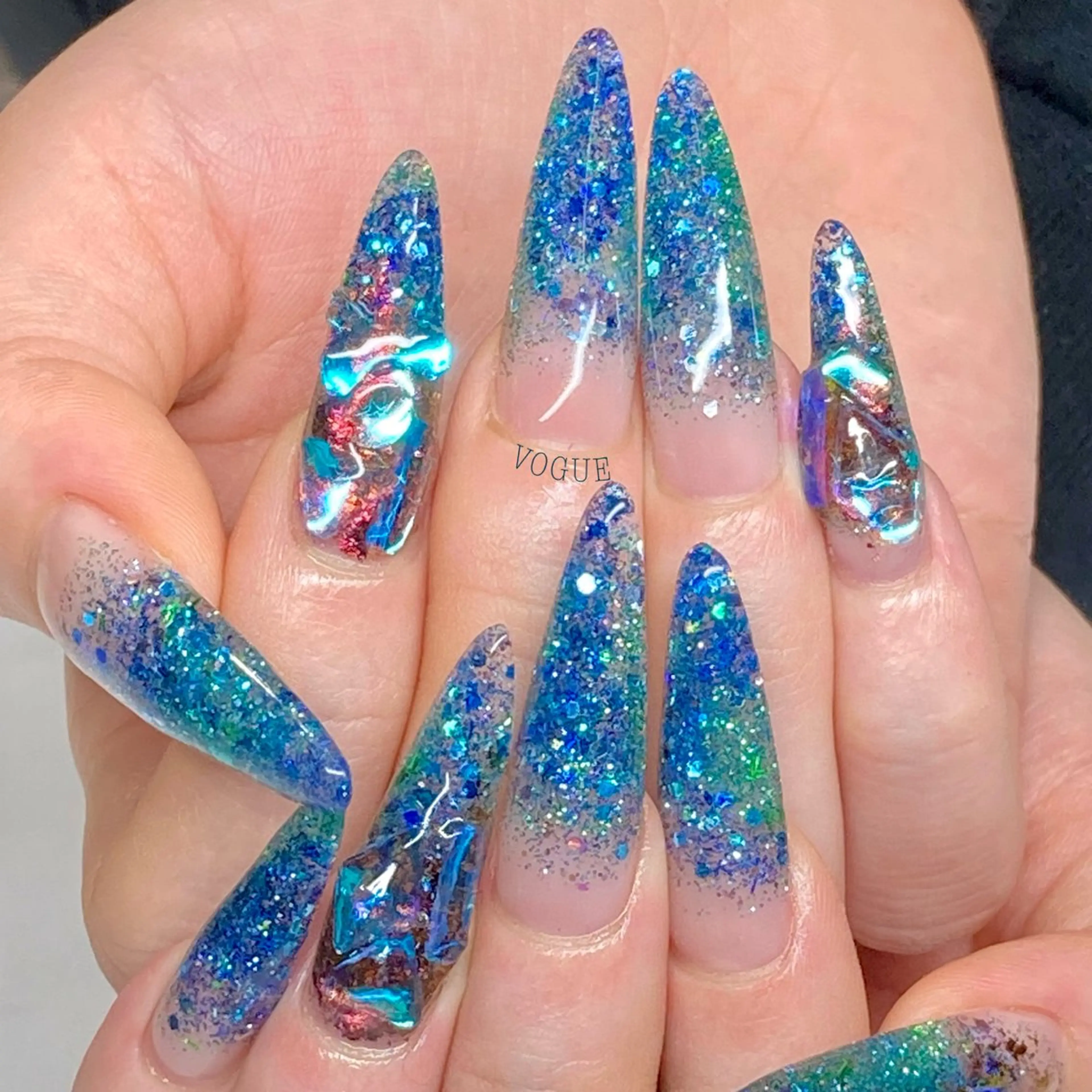 ネイル ハンドネイル VOGUE ×SWANのネイルデザイン