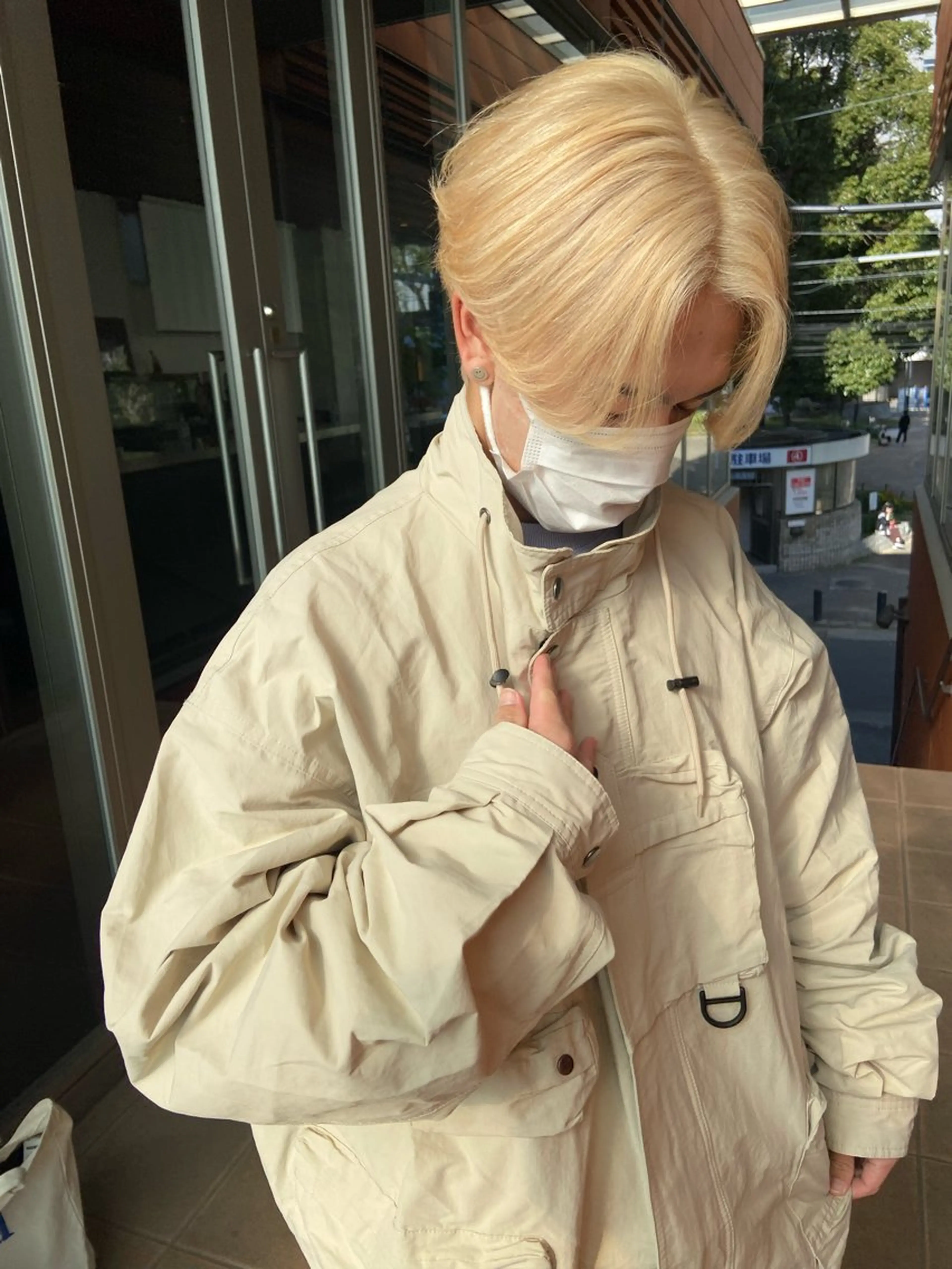 カラー メンズ メンズブリーチ センターパート ブリーチ ブロンド ホワイトブロンド カット ヘアカラー トリートメント 有働由良／ハイトーン ／韓国メンズヘアのヘアスタイル