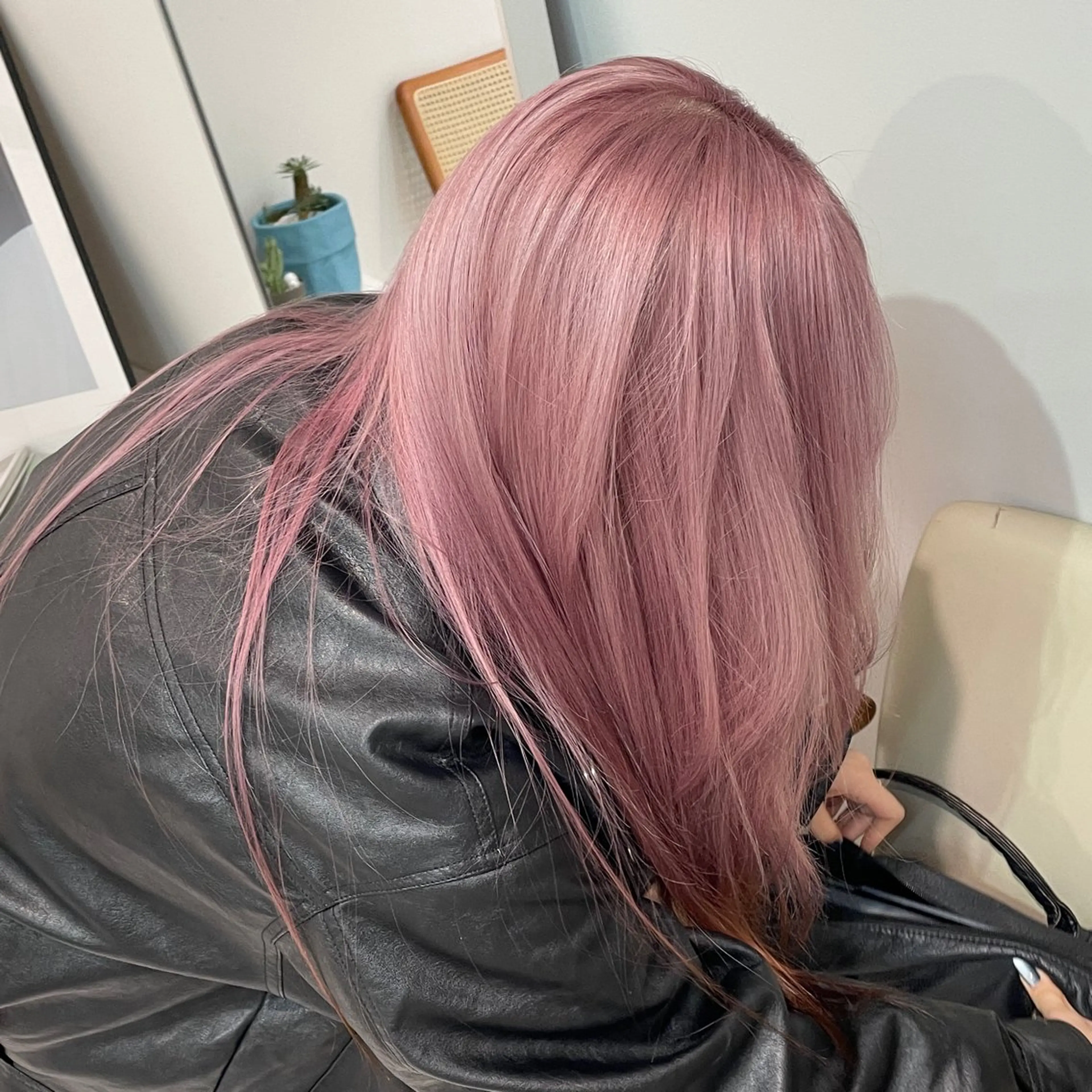 ロング カラー ピンクカラー ホワイトピンク ヘアカラー トリートメント ヘアセット ブロンド・ハイトーン /遠藤将太のヘアスタイル