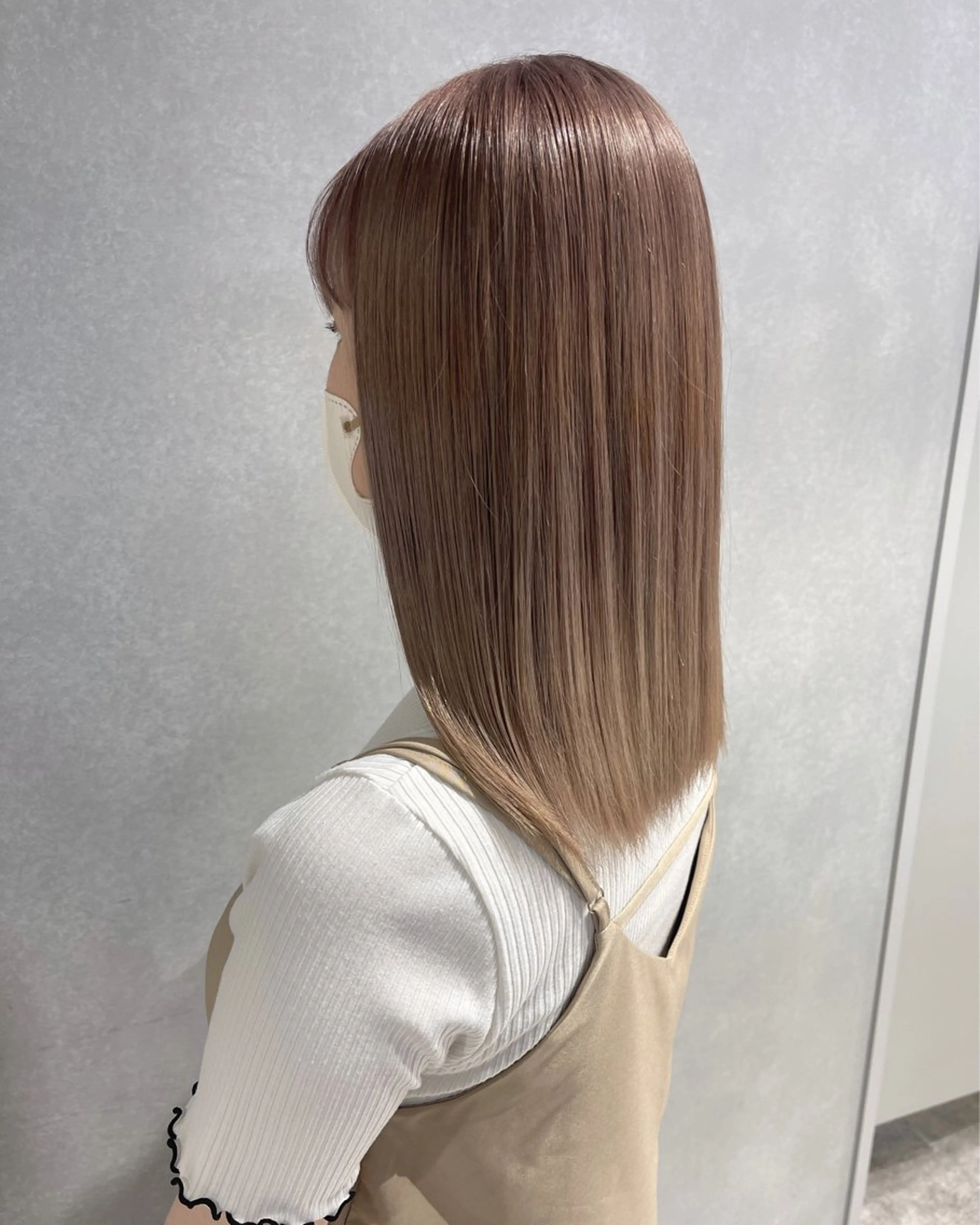 ミディアム カラー ベージュカラー ブリーチ ホワイトベージュ ヘアカラー 唐澤 千尋のヘアスタイル