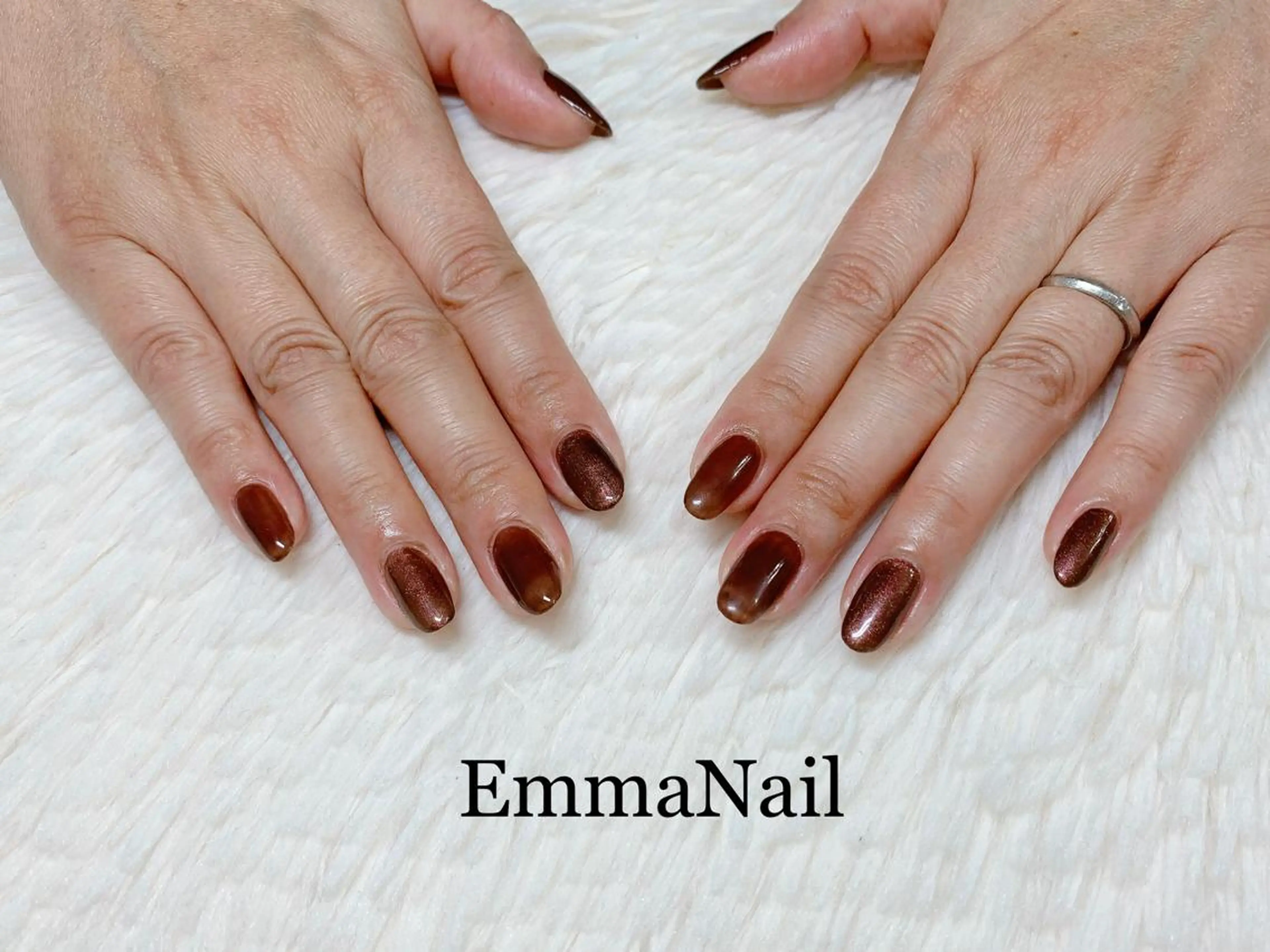 ネイル ブラウン ジェルネイル ワンカラーネイル ハンドネイル salon EM&A emiのネイルデザイン