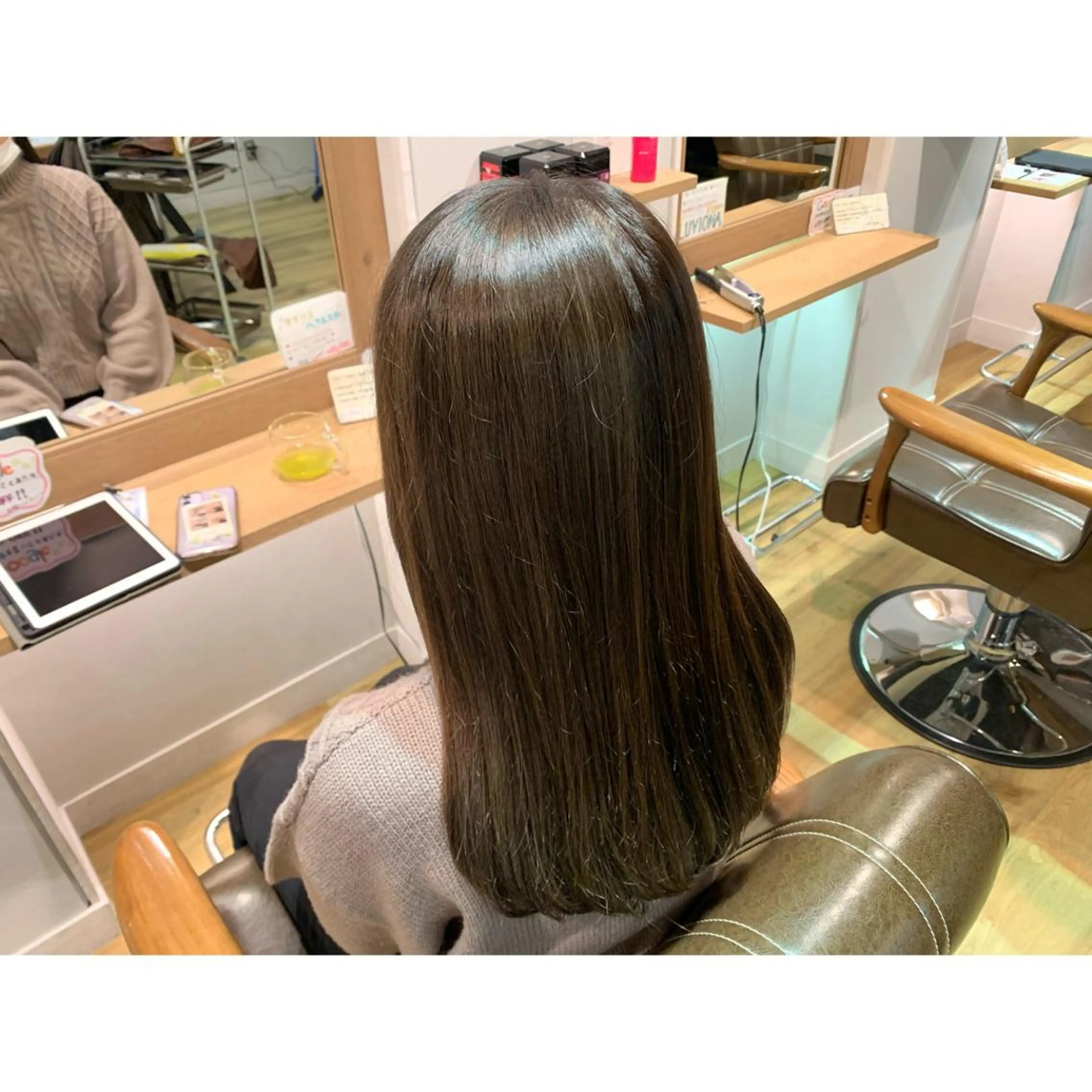 ロング カラー アッシュ ベージュカラー ヘアカラー トリートメント ツキダテ ユイのヘアスタイル