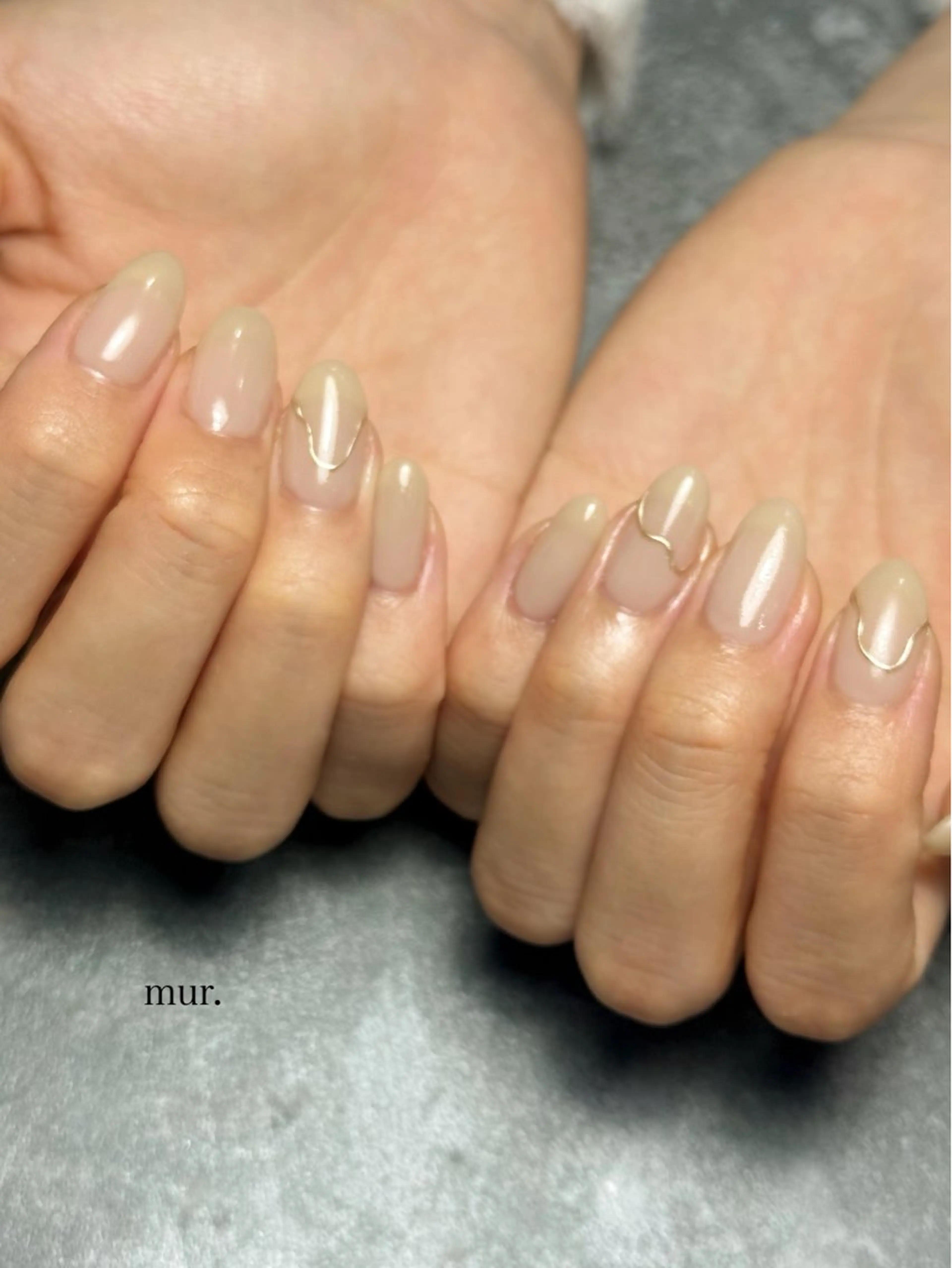 ネイル アートネイル ゴールド オフィスネイル シンプルネイル ハンドネイル nail salon　mur.所属・mur. harukaのネイルデザイン
