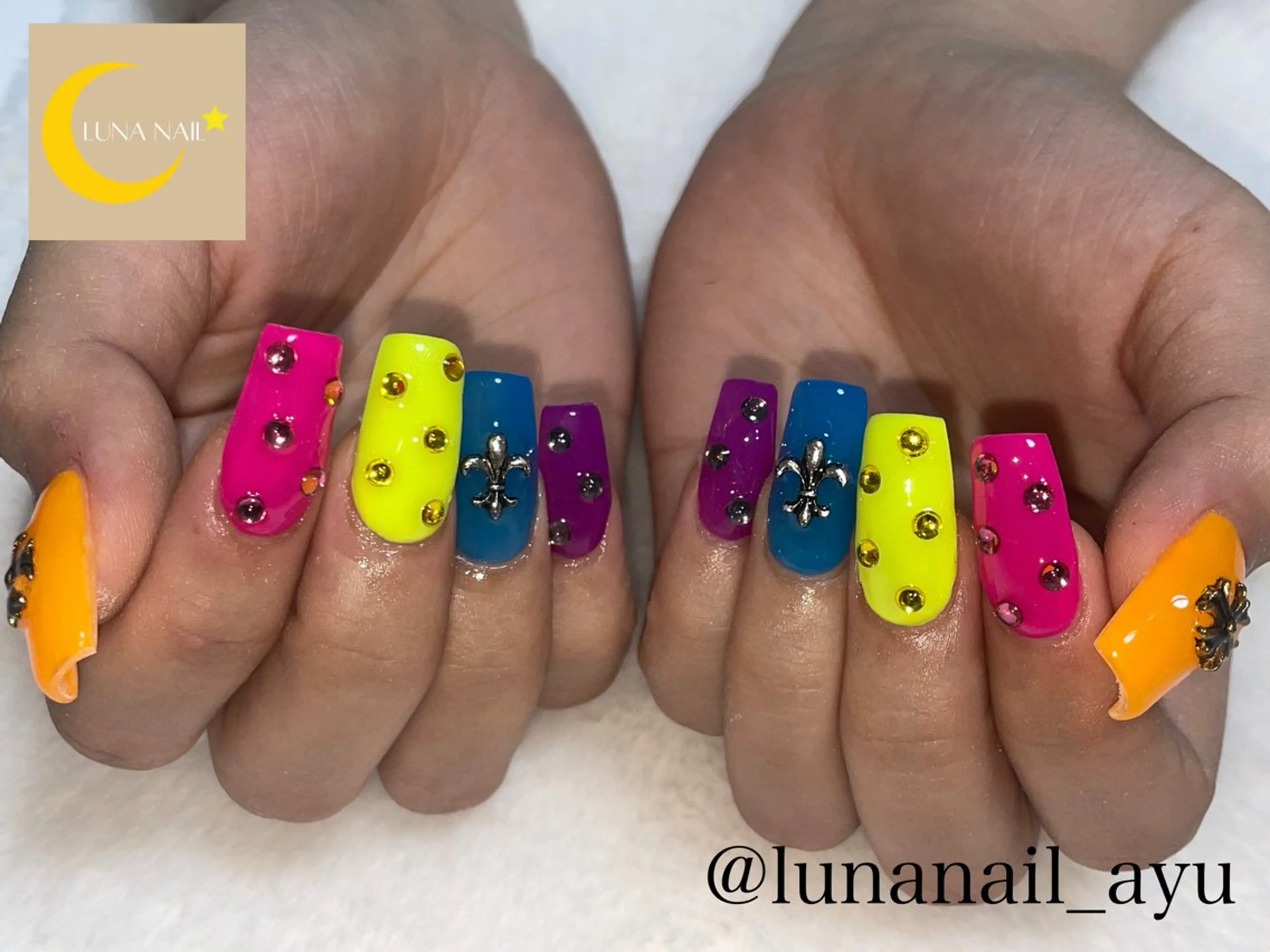 ネイル 夏ネイル ハンドネイル 🌙LUNA  NAIL⭐️所属・LUNA NAIL ayuのネイルデザイン