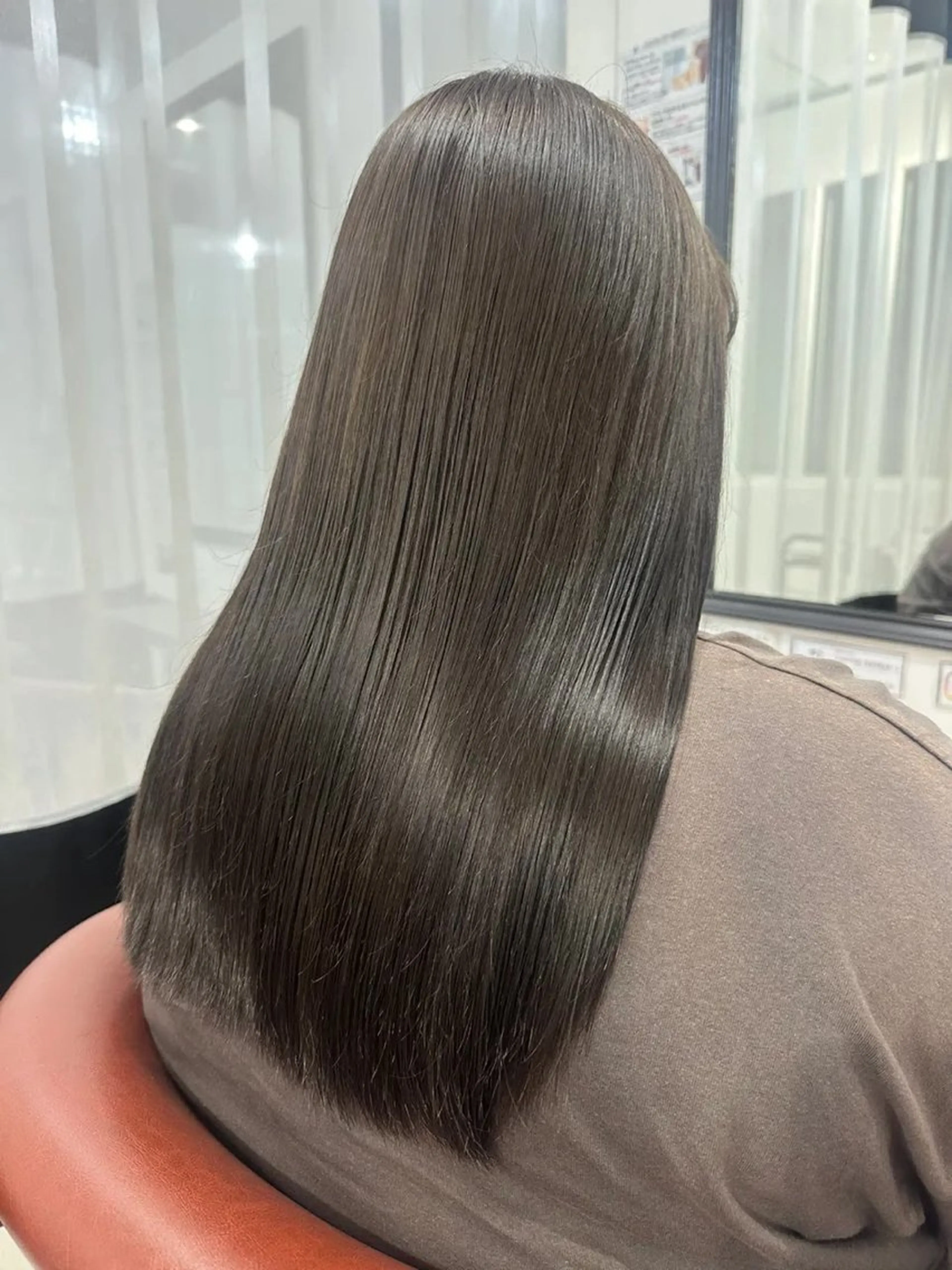 ロング カラー オリーブカラー 桒村 沙綾のヘアスタイル