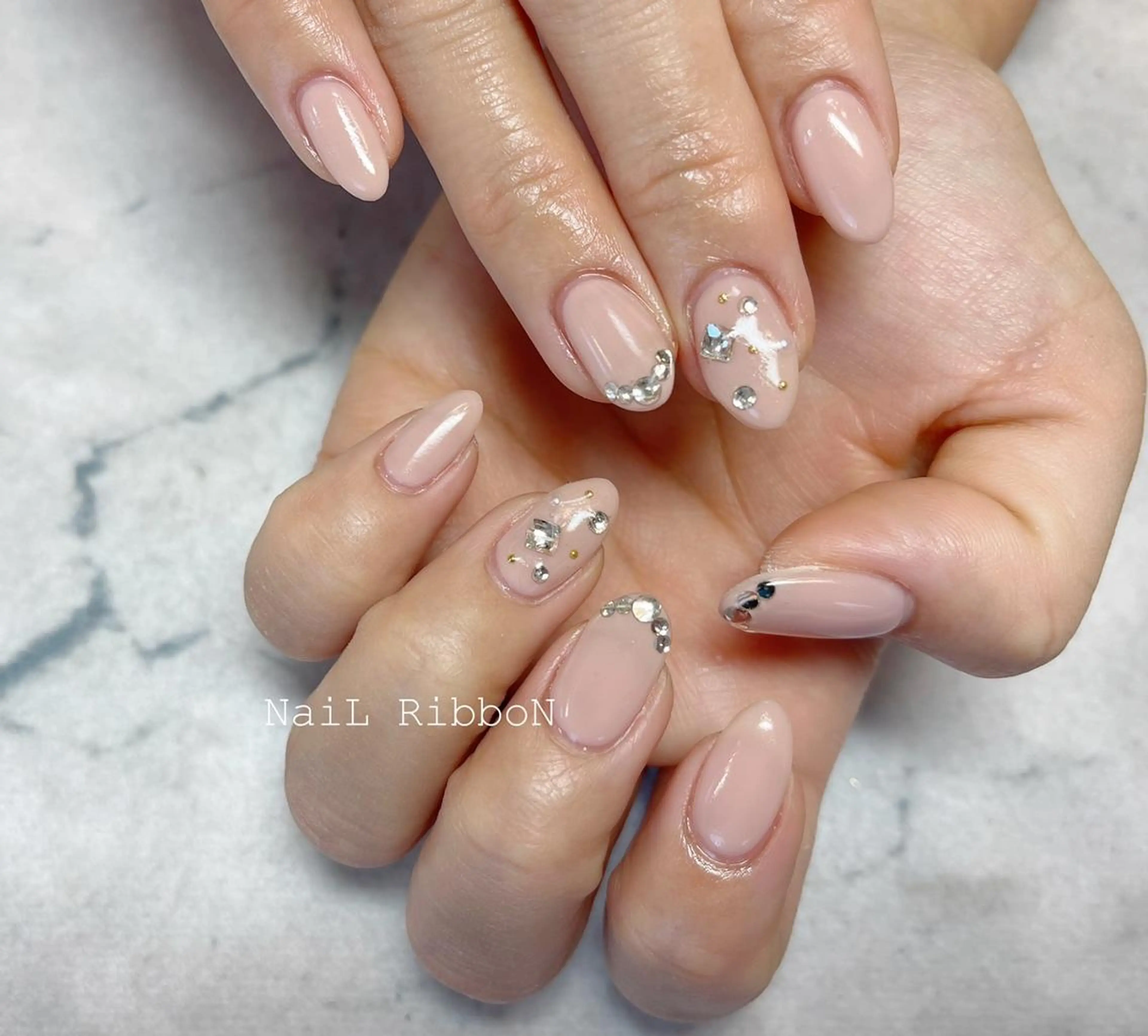 ネイル ネイルリボン 受付スタッフのネイルデザイン