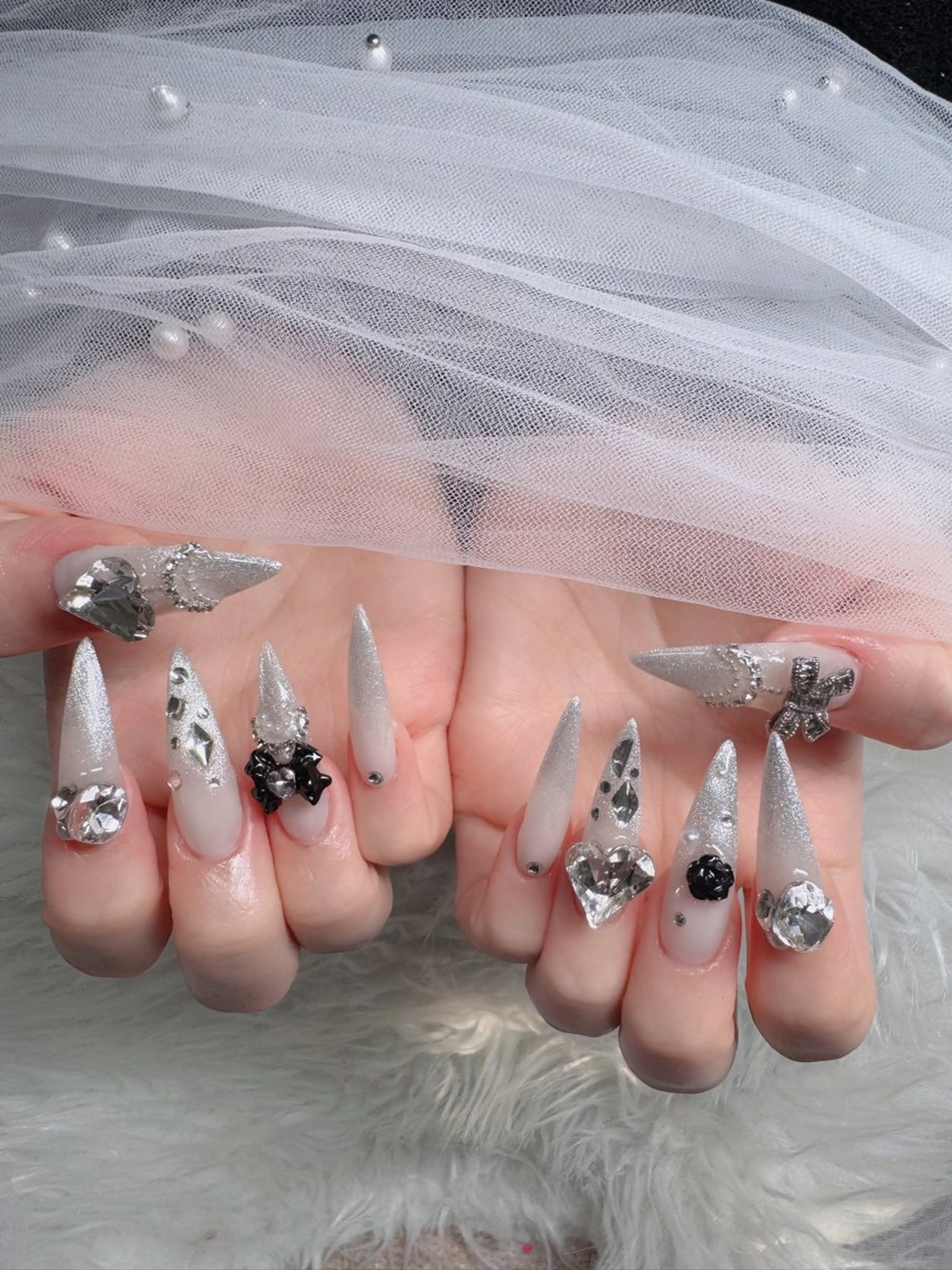 ネイル オーロラネイル フレンチネイル ジェルネイル ハロウィン キラキラネイル ハンドネイル H.baby Nail Salonのネイルデザイン