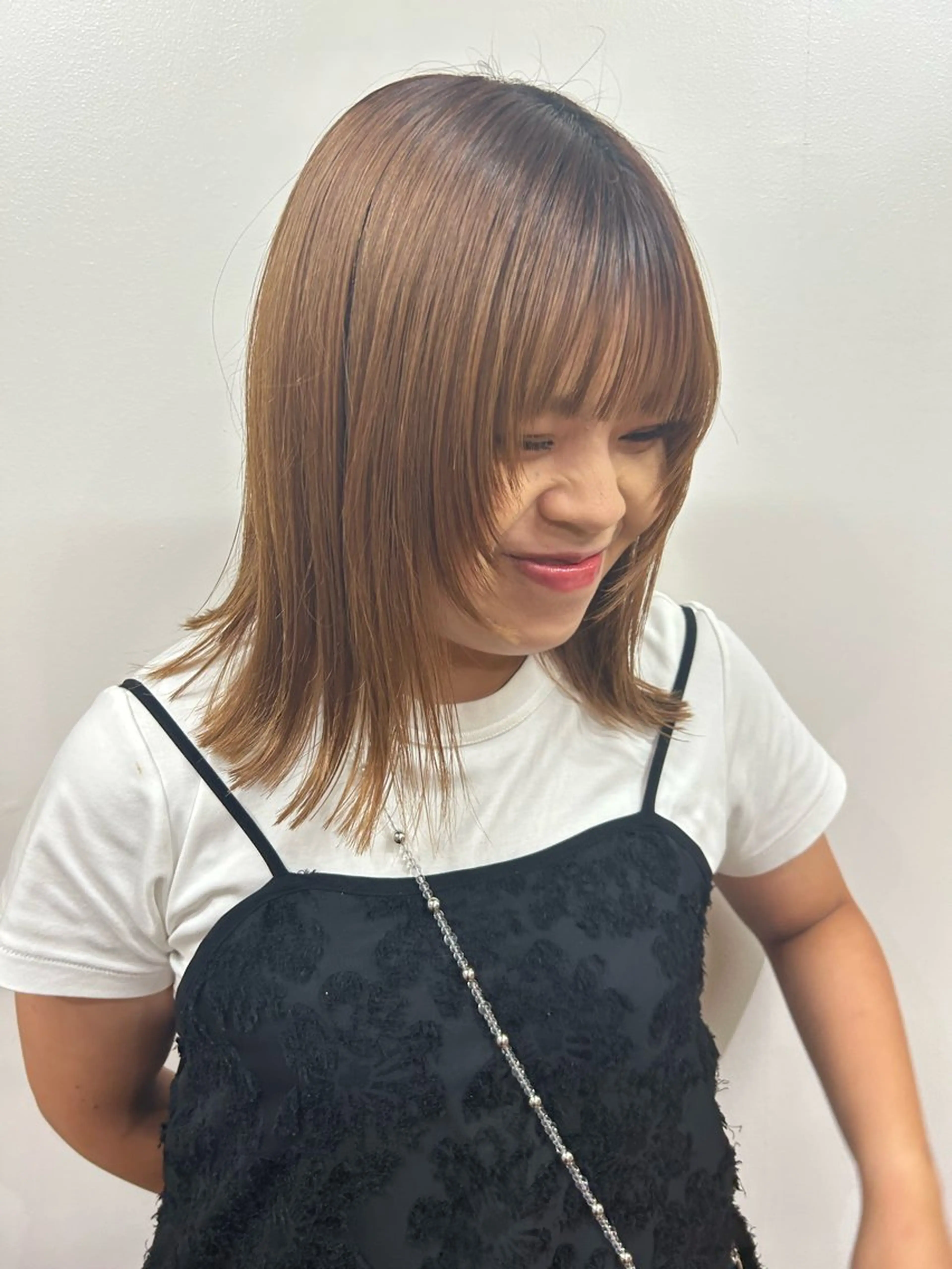 ミディアム 顔まわりレイヤー レイヤーカット スギ リンカのヘアスタイル