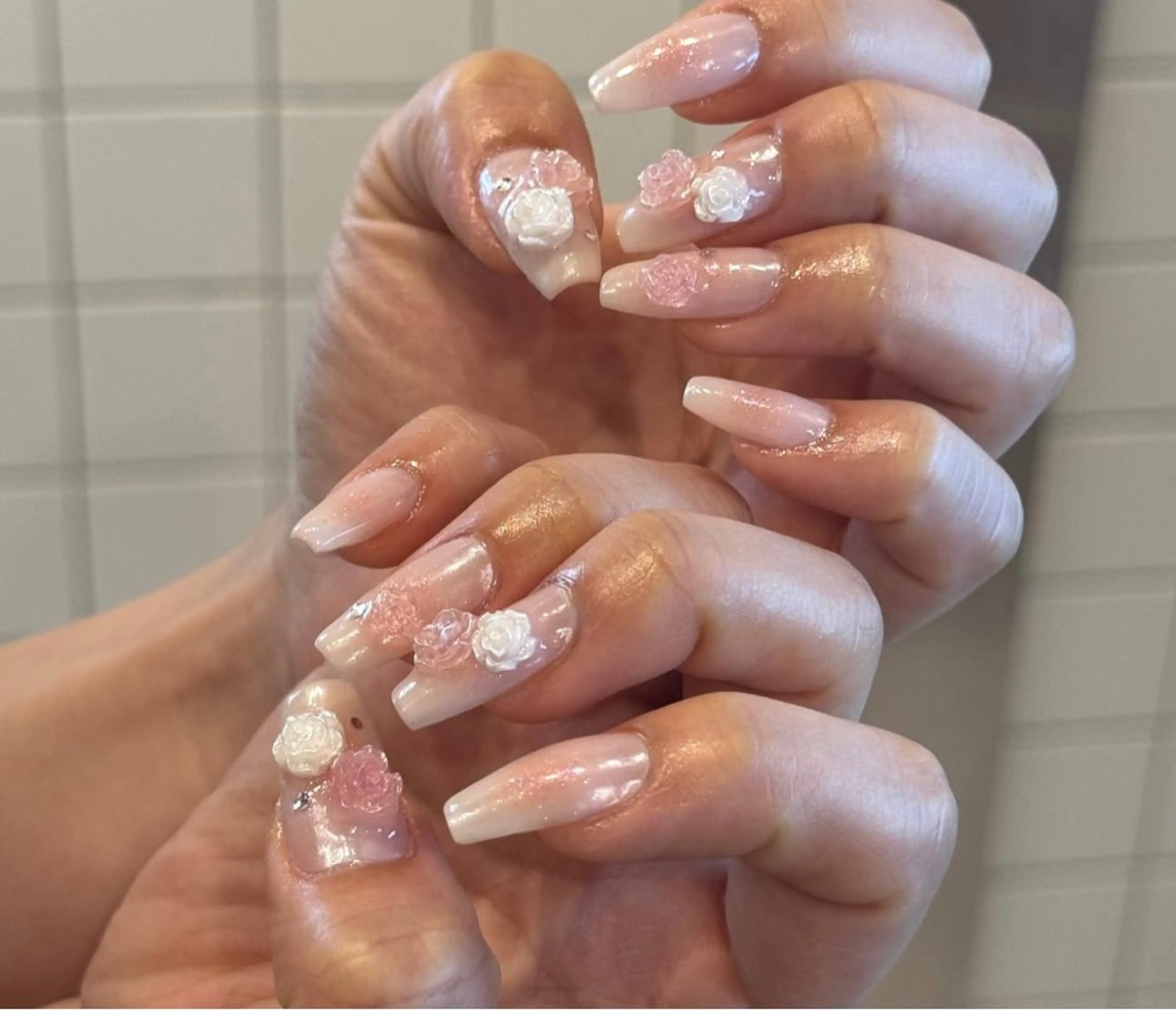 ネイル アートネイル フラワーネイル フレンチネイル ジェルネイル グラデーション Ryunail所属・Ryu Nail NekoChanのネイルデザイン