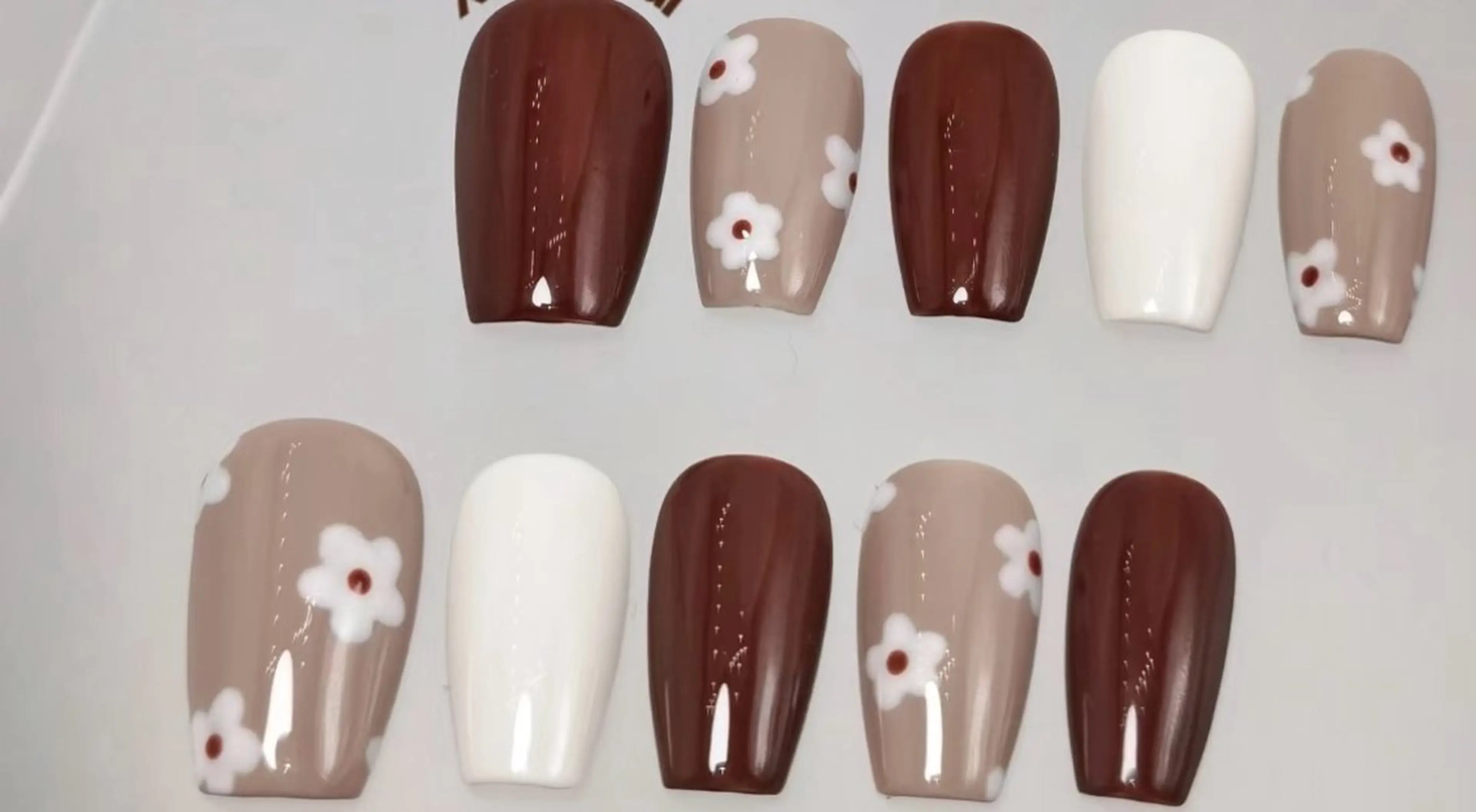 ネイル アートネイル チークネイル 長さ出し フットネイル ジェルネイル ラッキーネイルサロン西川口東口店所属・山田 由奈のネイルデザイン