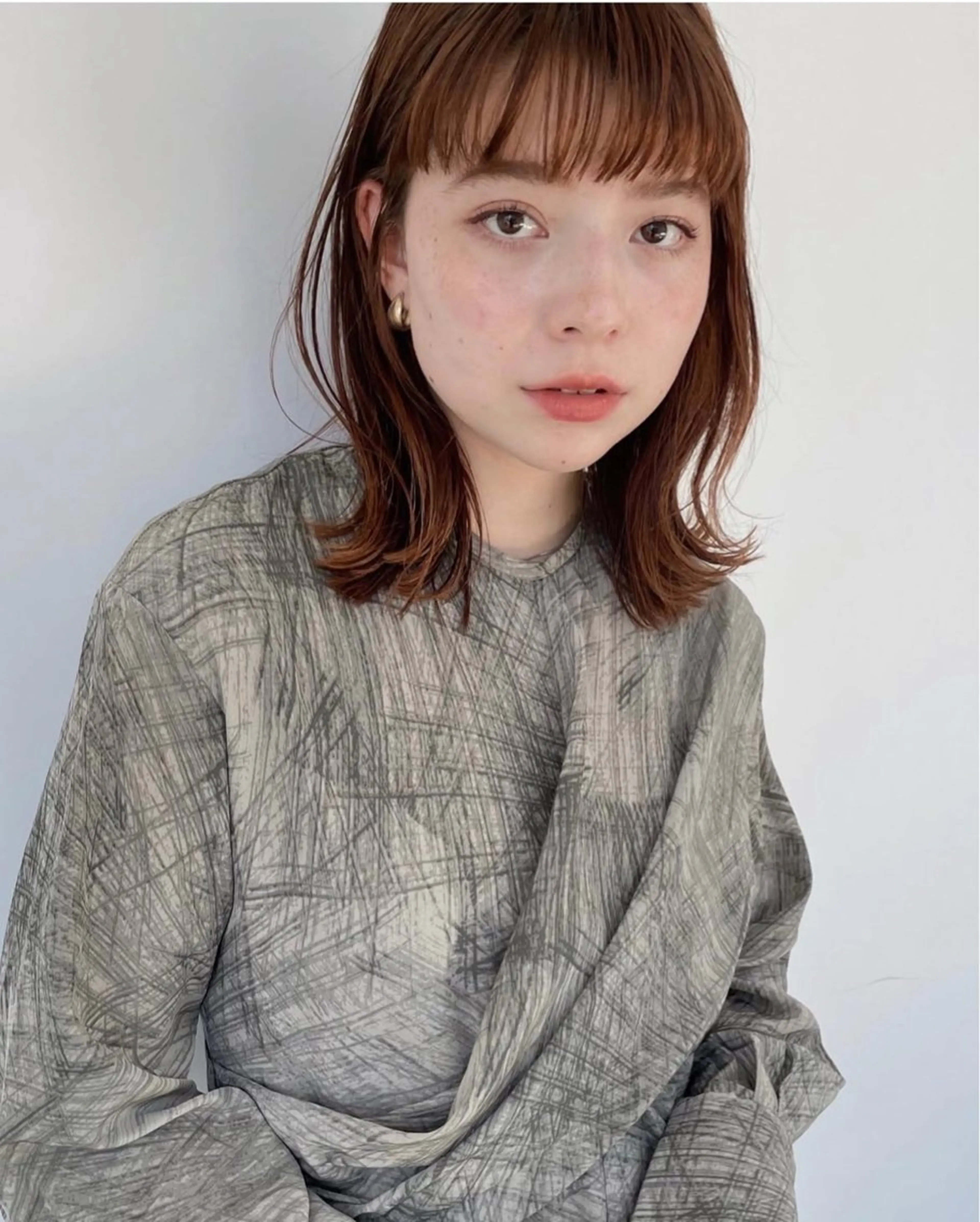 セミロング カラー 外ハネヘア 岩田菜央 《武蔵小杉》のヘアスタイル