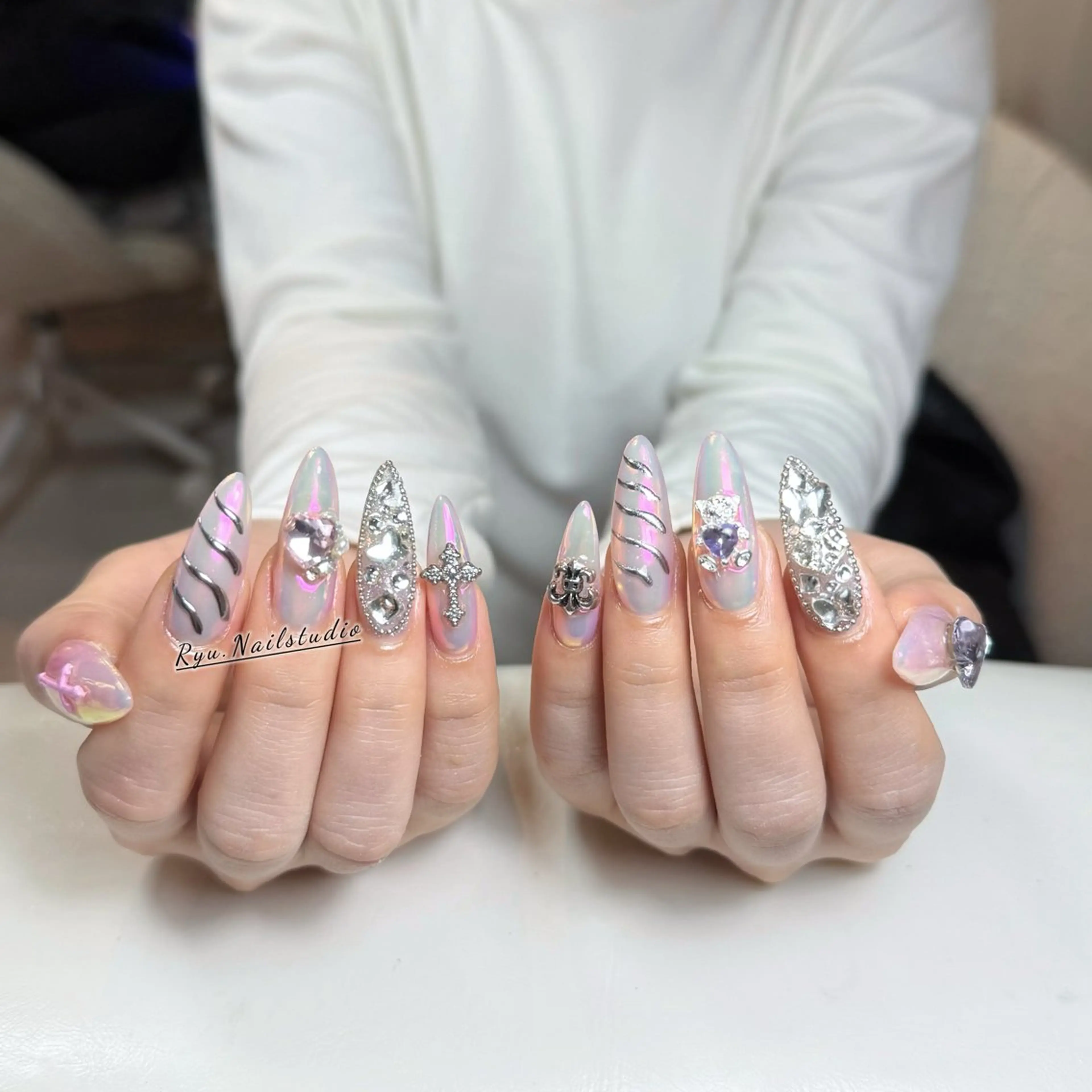 ネイル アートネイル ジェルネイル キラキラネイル ミラーネイル ニュアンスネイル ハンドネイル Ryu Nail Studio所属・Ryu Nail 新大久保のネイルデザイン