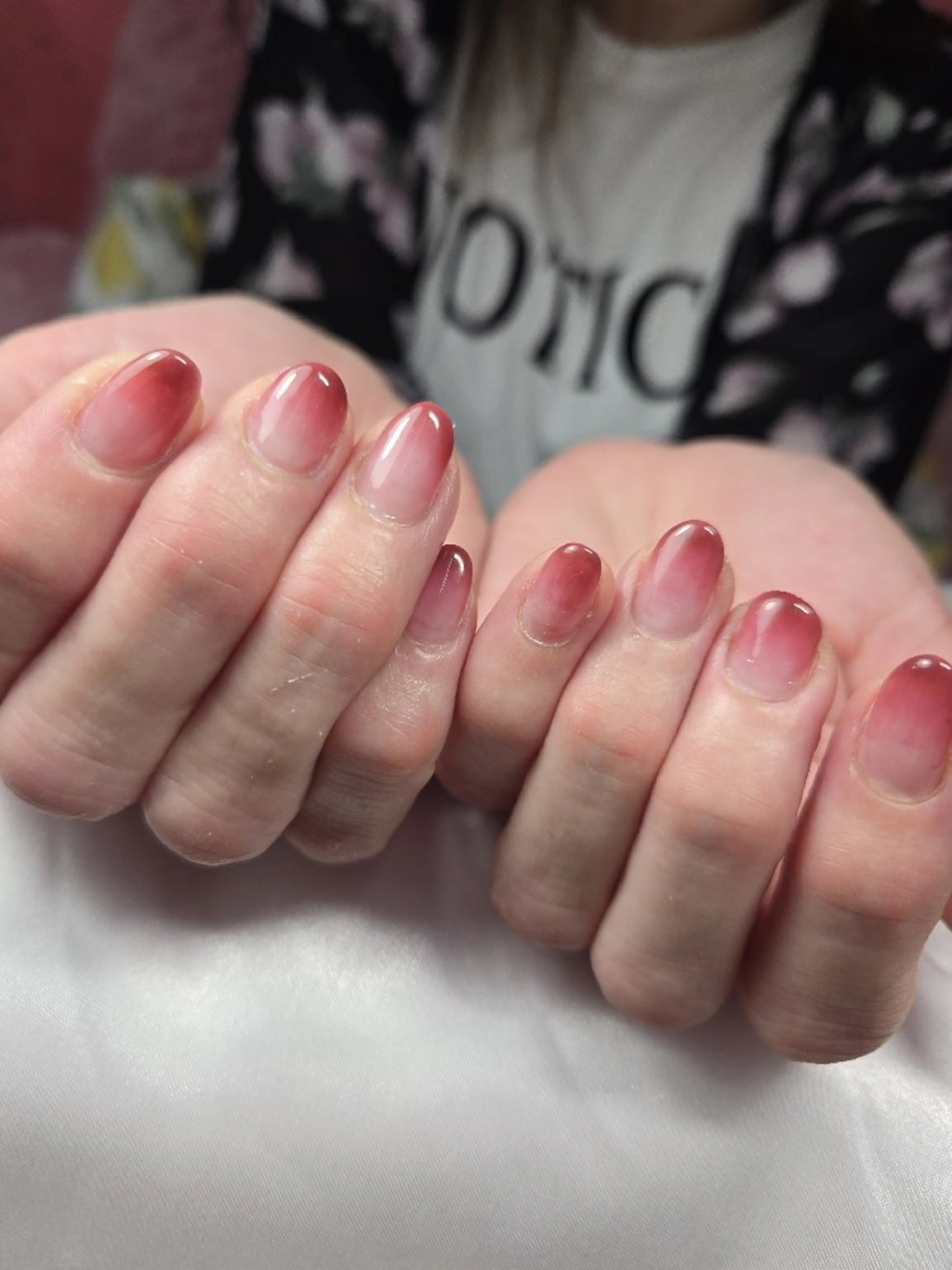 ネイル グラデーション ハンドネイル ネイルサロンベルティ .ひとみのネイルデザイン