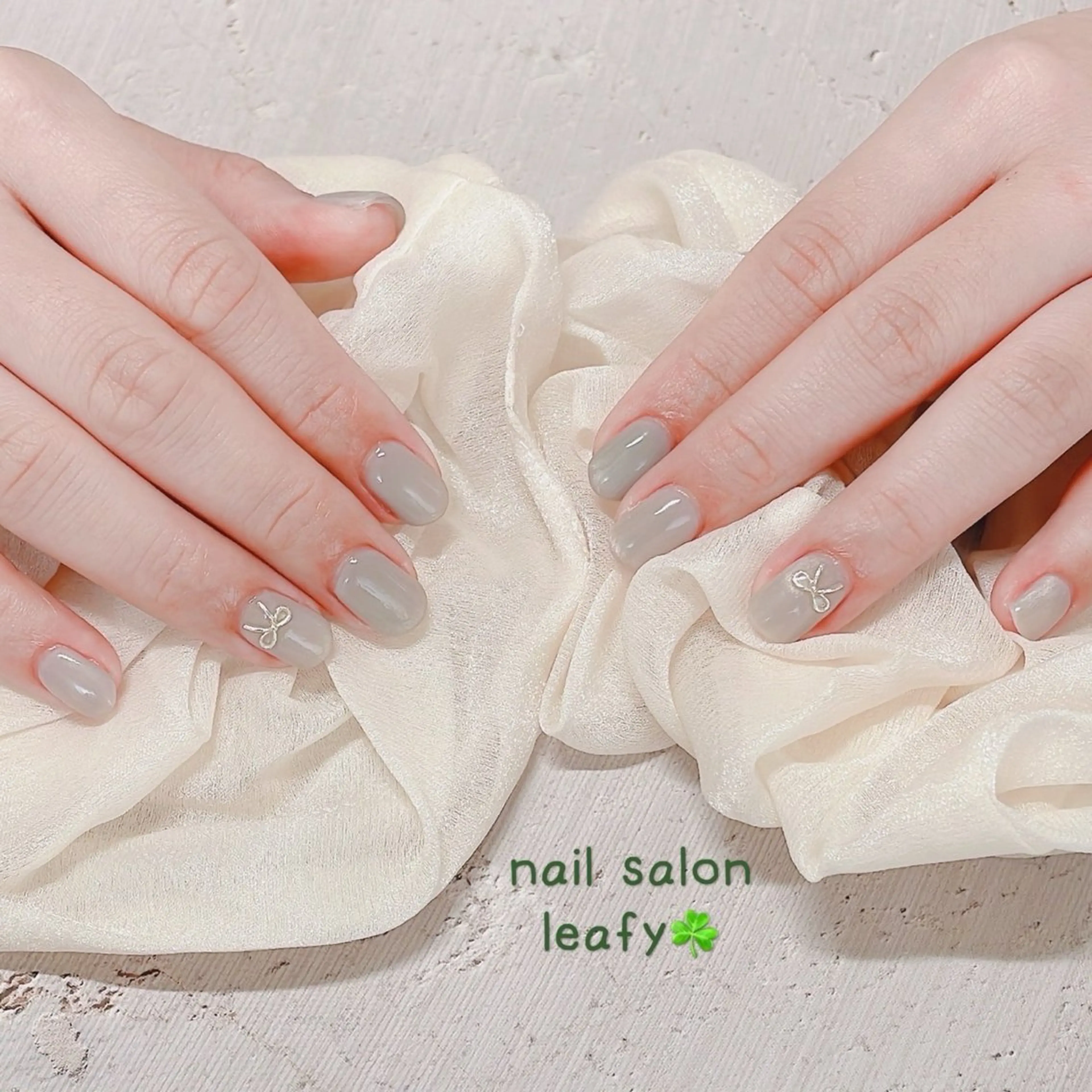 ネイル マグネットネイル ワンカラーネイル リボン シルバー ネイルサロン leafyのネイルデザイン
