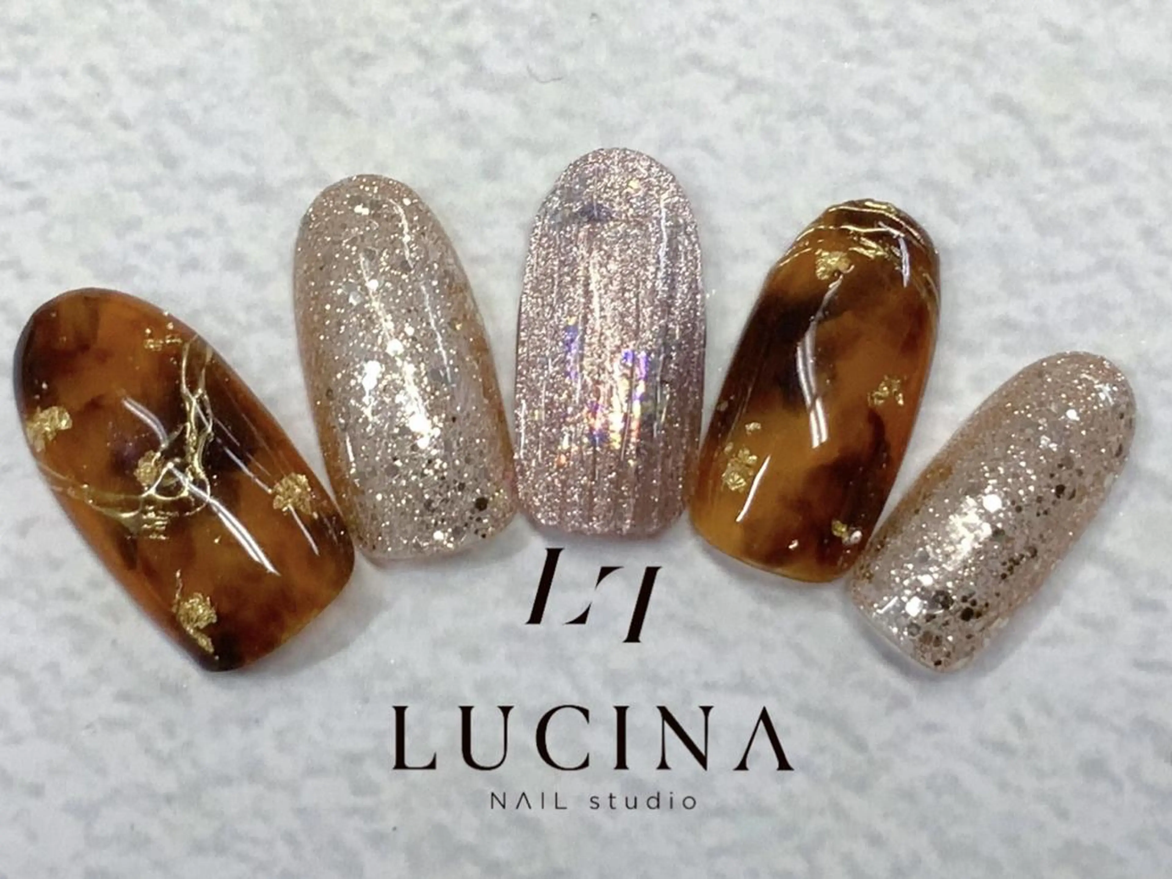 ネイル べっ甲ネイル クリアネイル 長さ出し フットネイル フレンチネイル 新橋 ルキナ スタッフのネイルデザイン