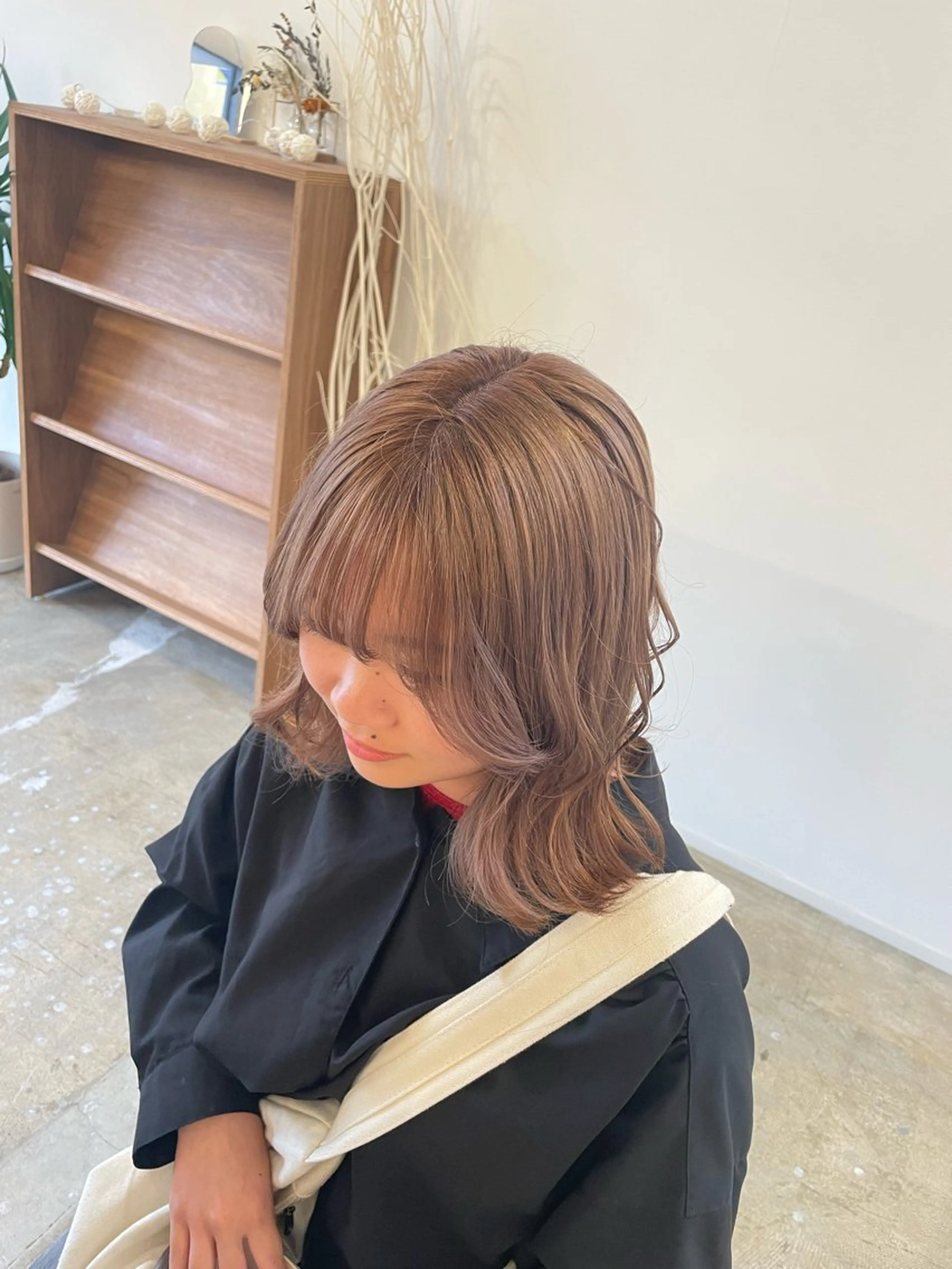 ミディアム カラー ベージュカラー ミルクティーベージュ eclat hair's BEAU group所属・吉川 莉央のヘアスタイル