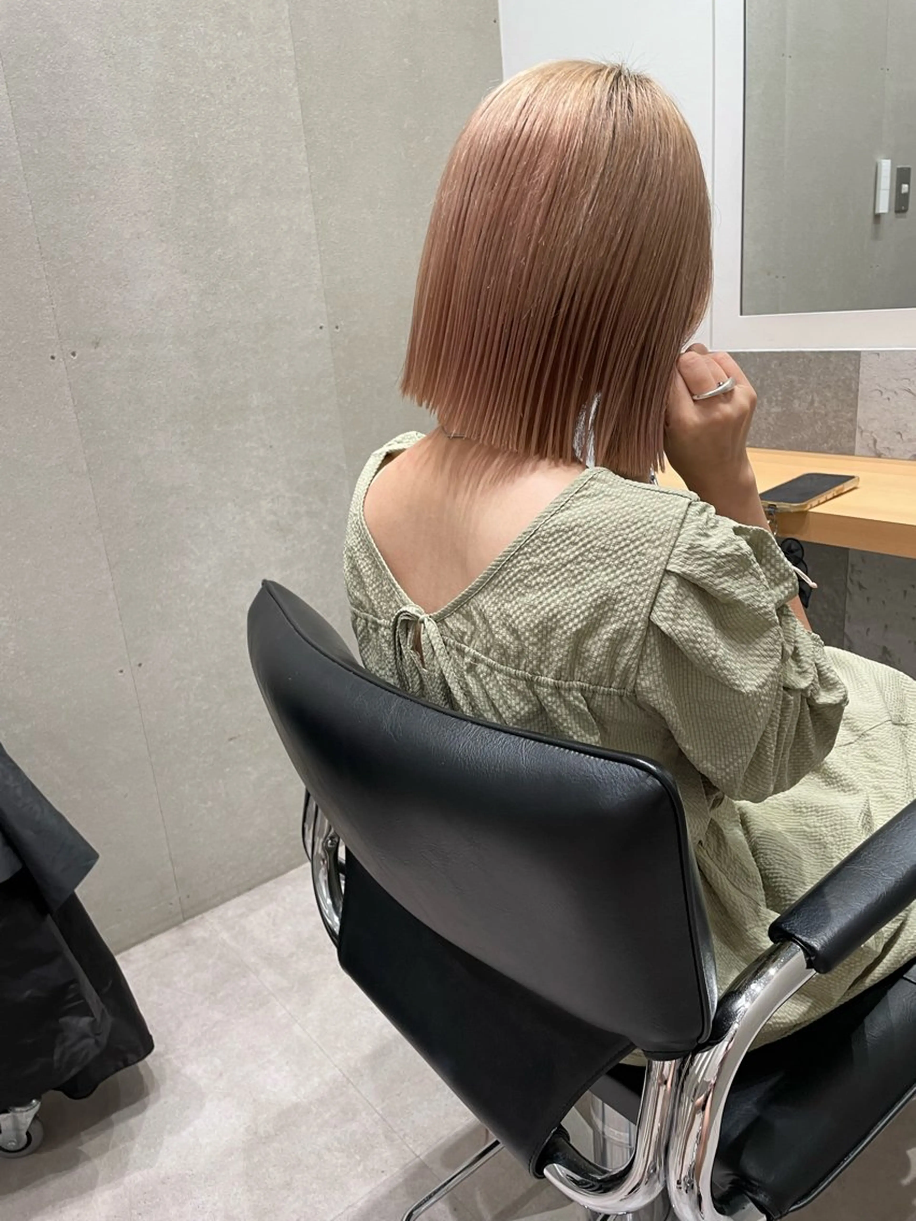 ミディアム カラー ハイトーンカラー ボブ 小坂 郁美のヘアスタイル
