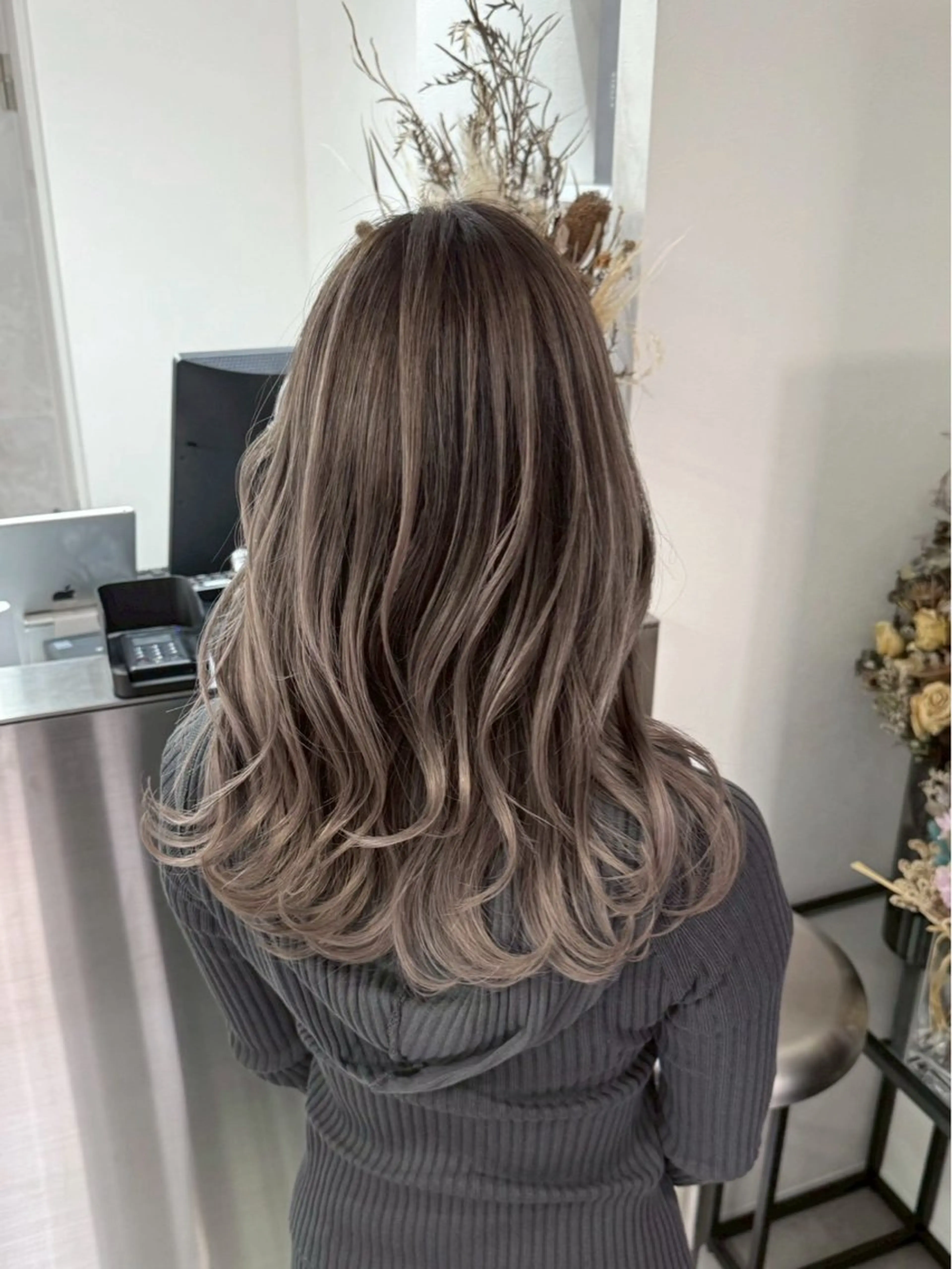 カラー バレイヤージュ ブリーチ 志垣 真衣のヘアスタイル