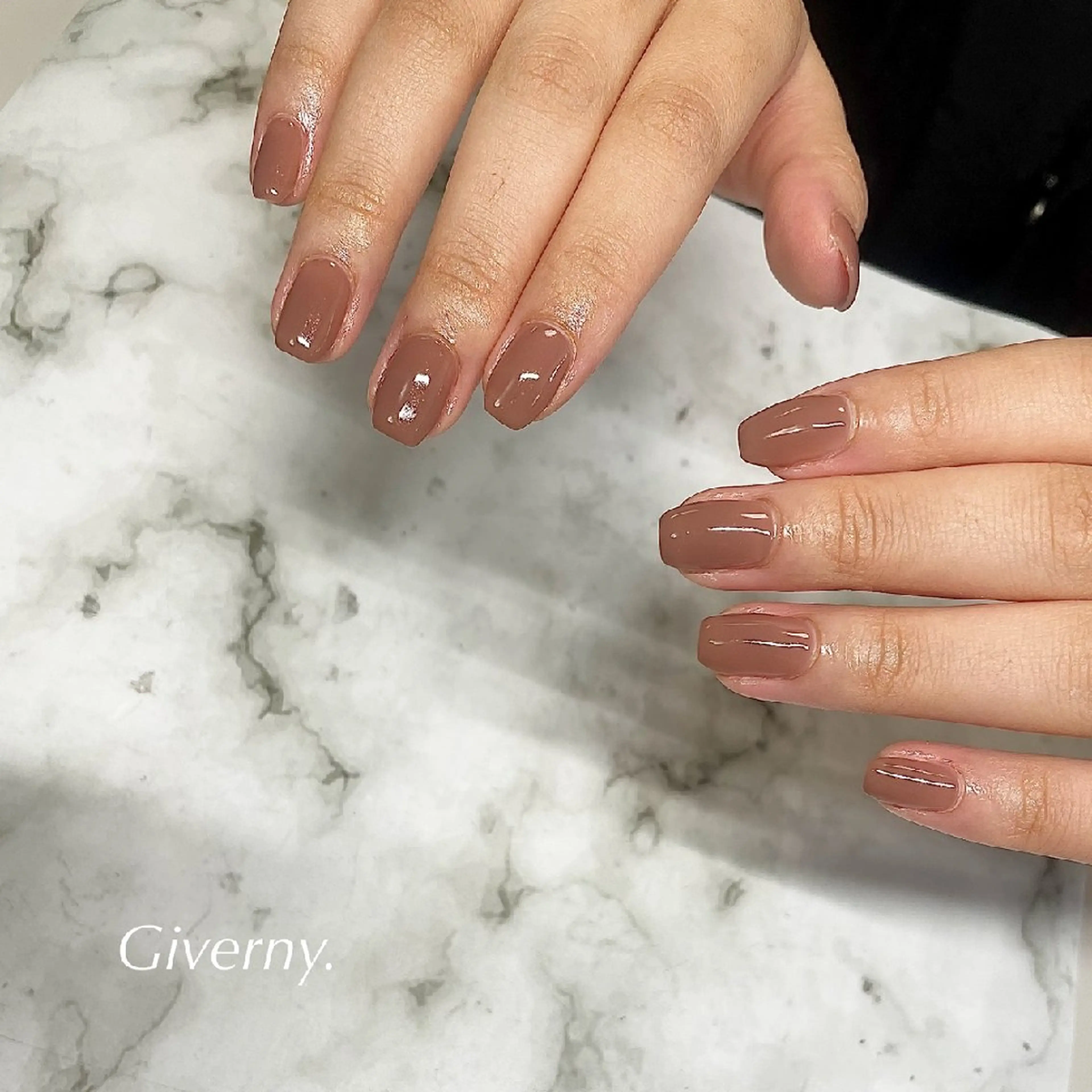 ネイル ブラウン ワンカラーネイル ハンドネイル Giverny .のネイルデザイン