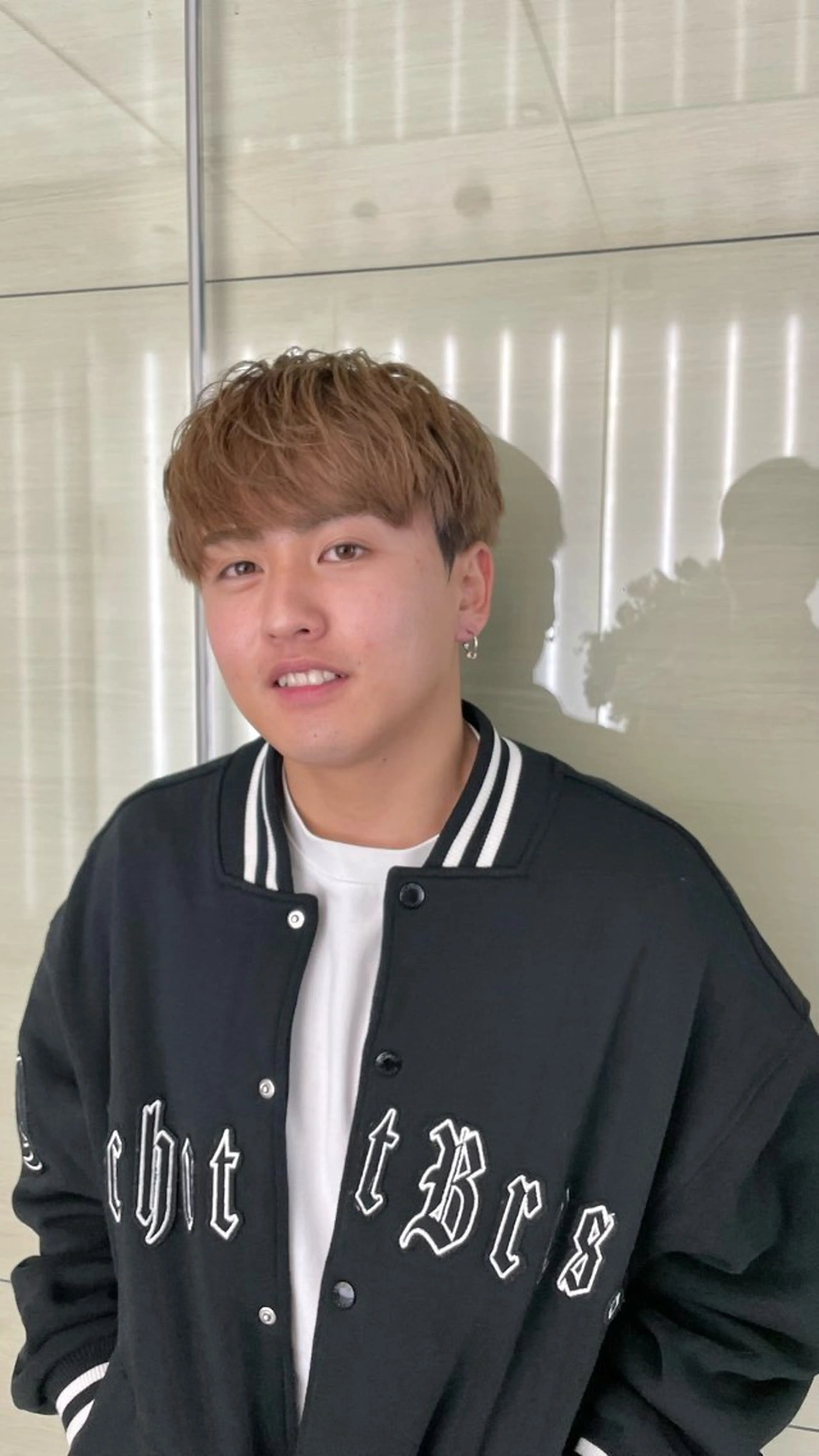 カラー メンズ メンズブリーチ ベージュカラー ブリーチ ミルクティーベージュ QUEEN'S GARDEN by k-two shinsaibashi所属・k-two心斎橋 ヨシダヒロトのヘアスタイル