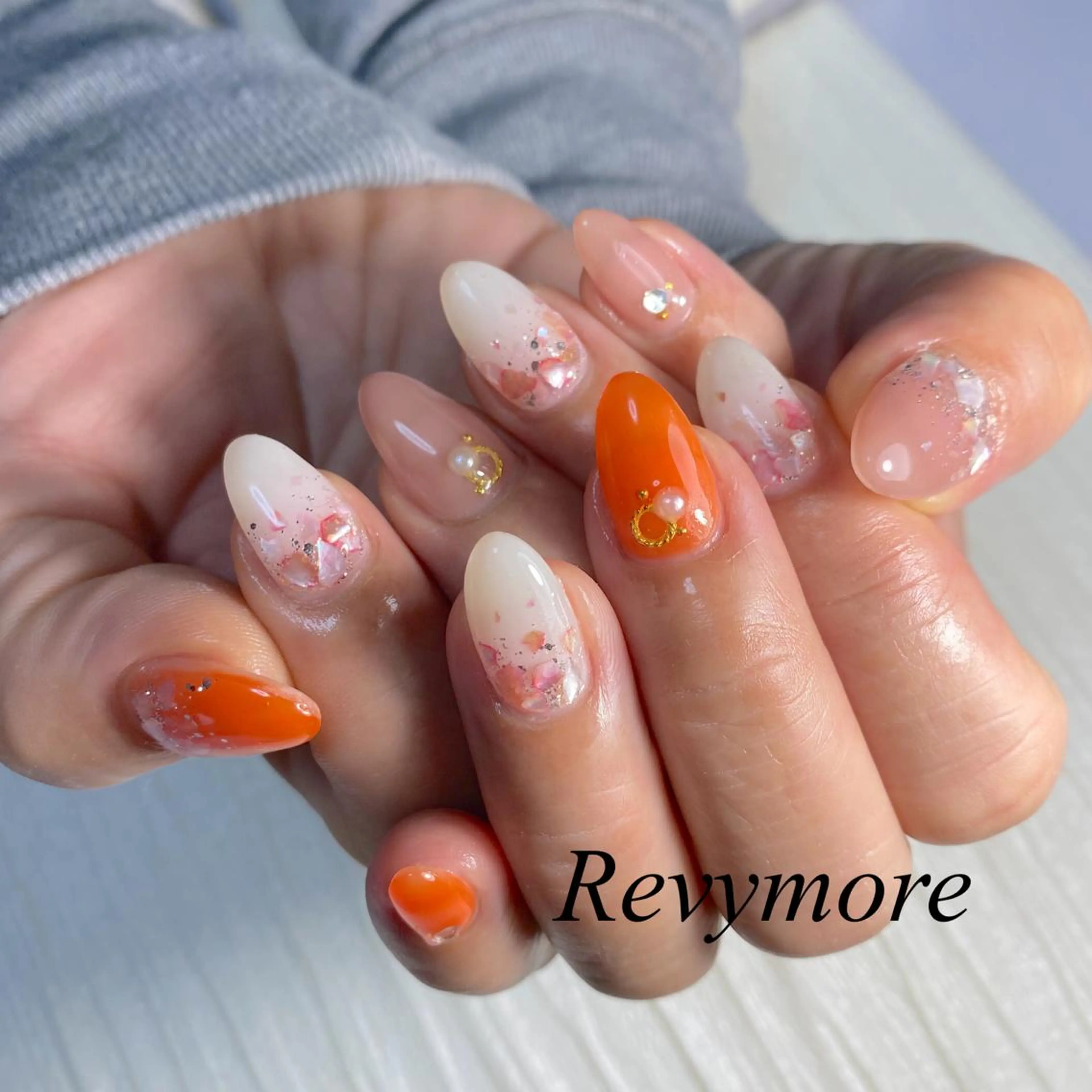 ショート ネイル 韓国風ヘア アートネイル ジェルネイル キラキラネイル 韓国ネイル nail salon Revymore所属・nail salon Revymoreのネイルデザイン