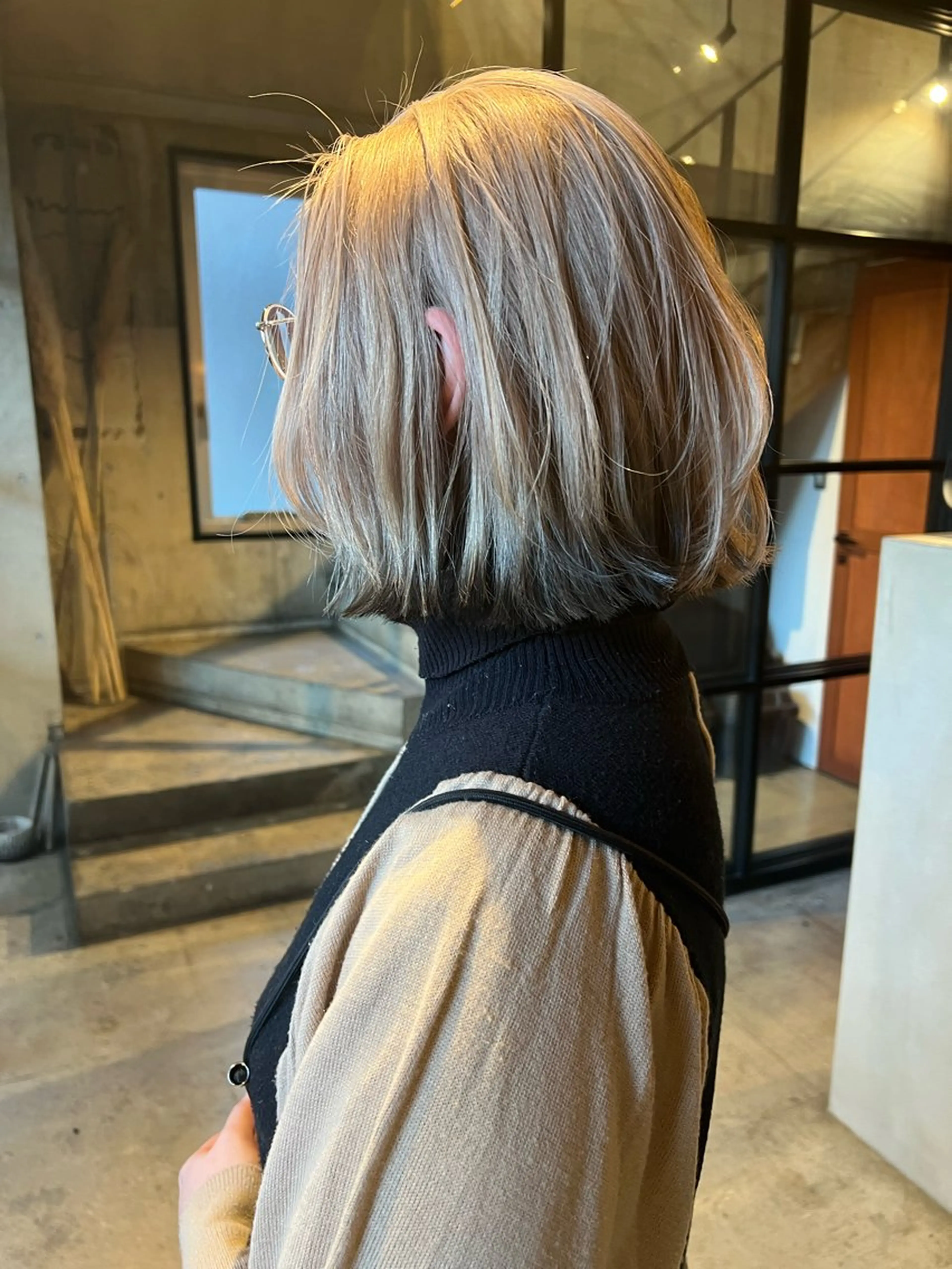 ショート カラー ブリーチ 乕谷 美潮のヘアスタイル