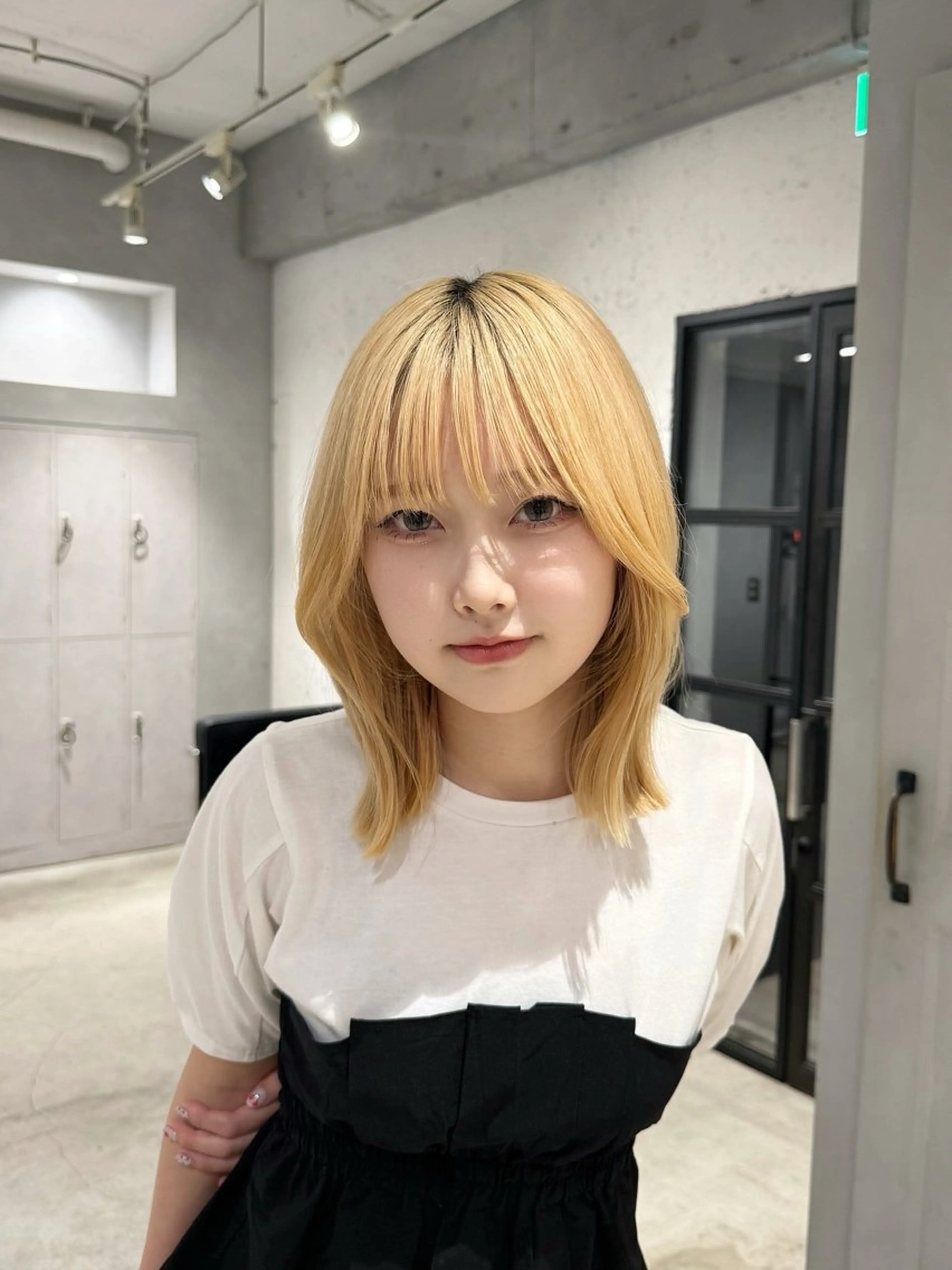 ミディアム あんな🦋レイヤー カット/透明感カラーのヘアスタイル