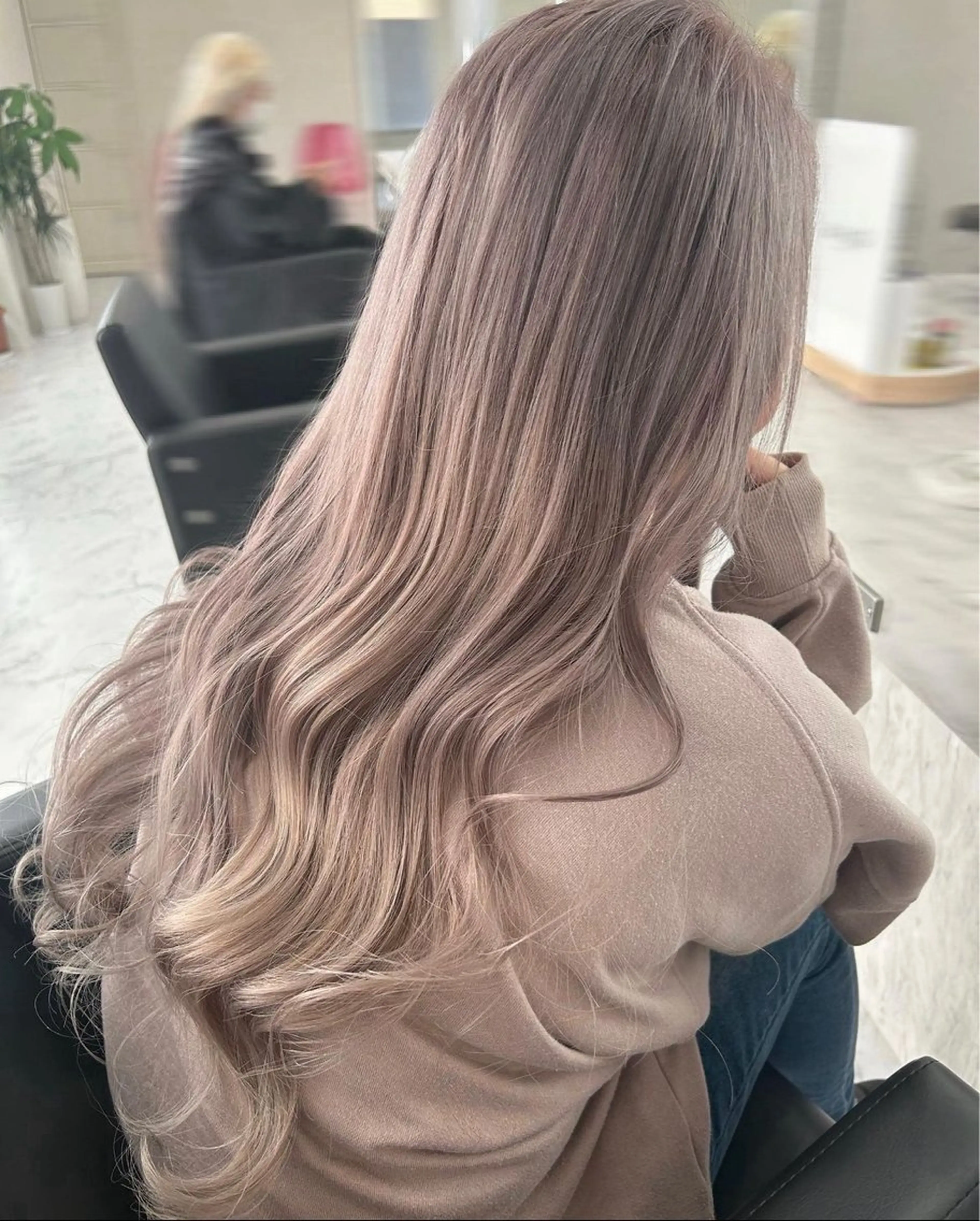 ロング カラー ヘアカラー ハイトーン/韓国風 🤍Nacchi🐈のマツエク・マツパデザイン