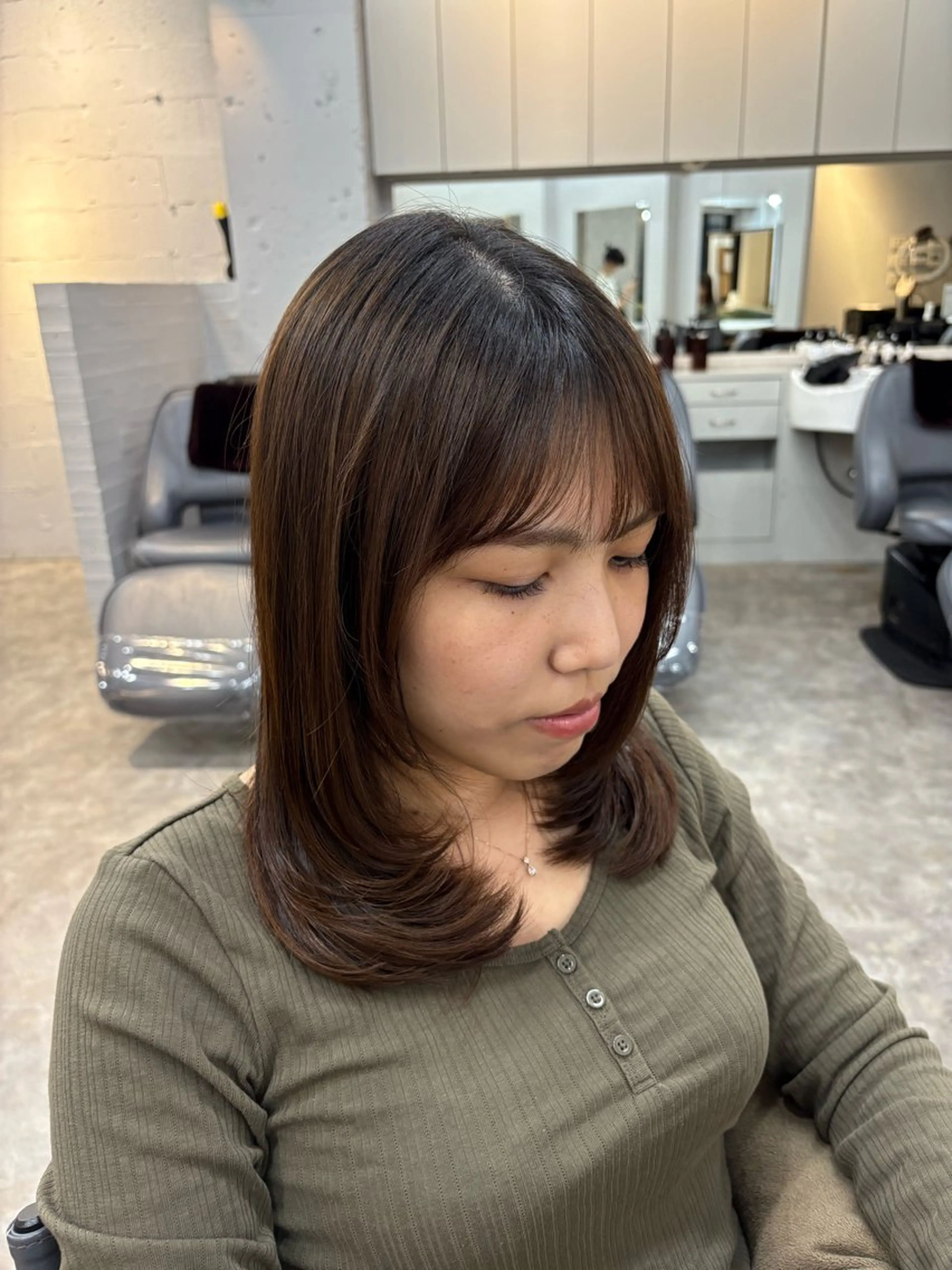 ミディアム レイヤーカット 久貝 莉子のヘアスタイル