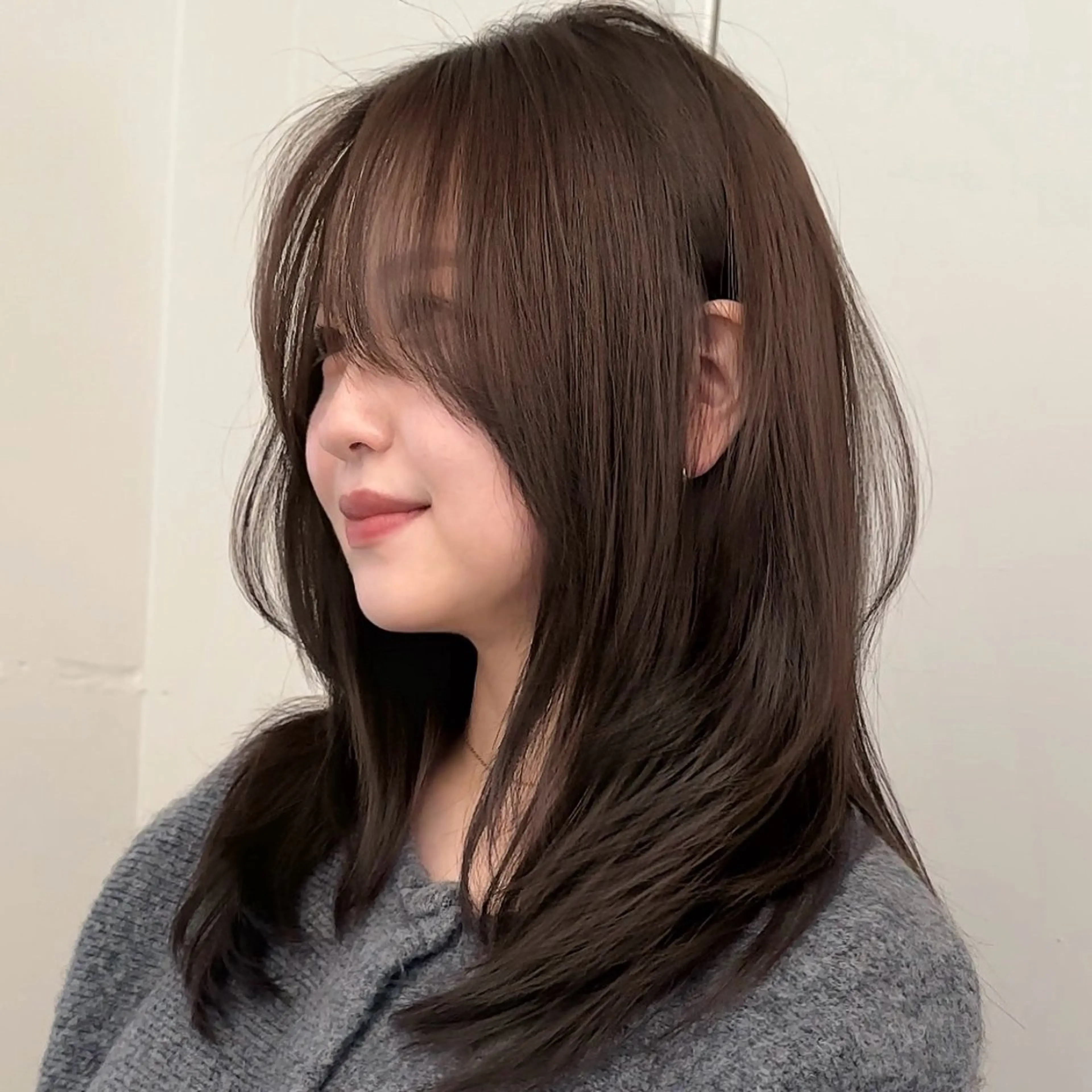 セミロング 岸本 理希のヘアスタイル