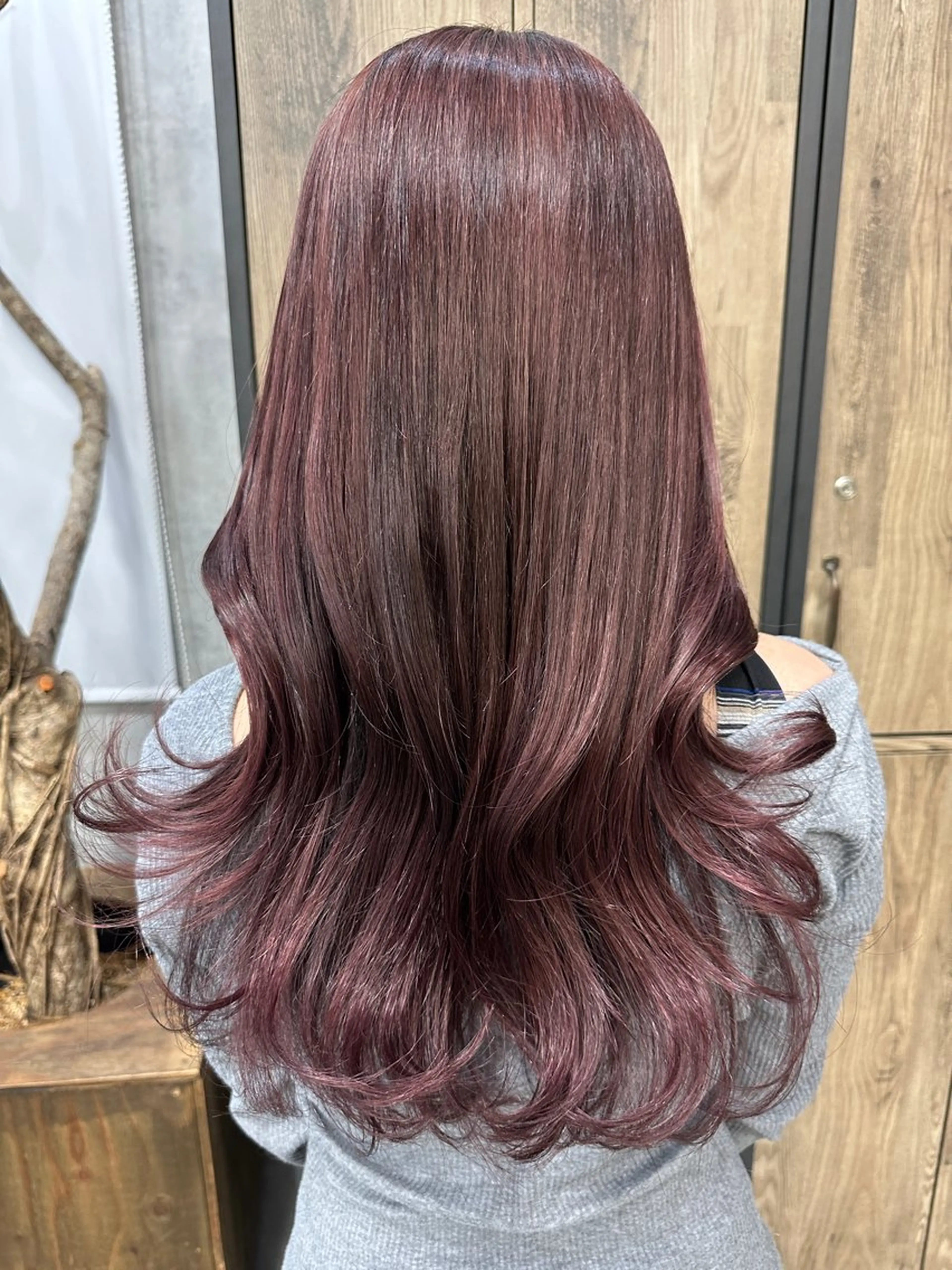 ロング ピンクブラウン ヘアカラー 鈴木 菜々映のヘアスタイル