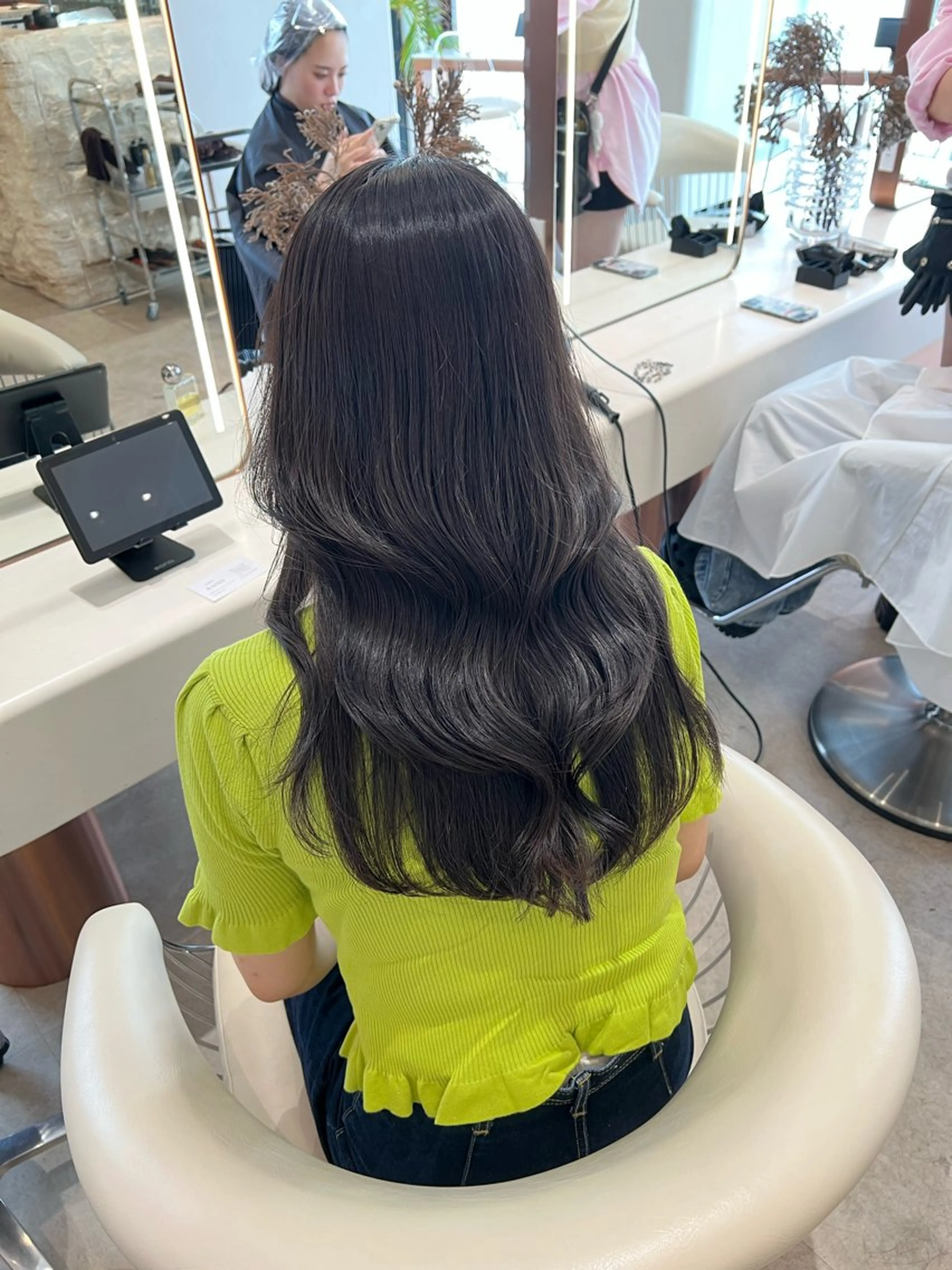 セミロング カラー ベージュカラー グレージュ オリーブベージュ オリーブグレージュ オリーブグレー 韓国レイヤー🇰🇷 韓国研修◎渋谷カイトのヘアスタイル