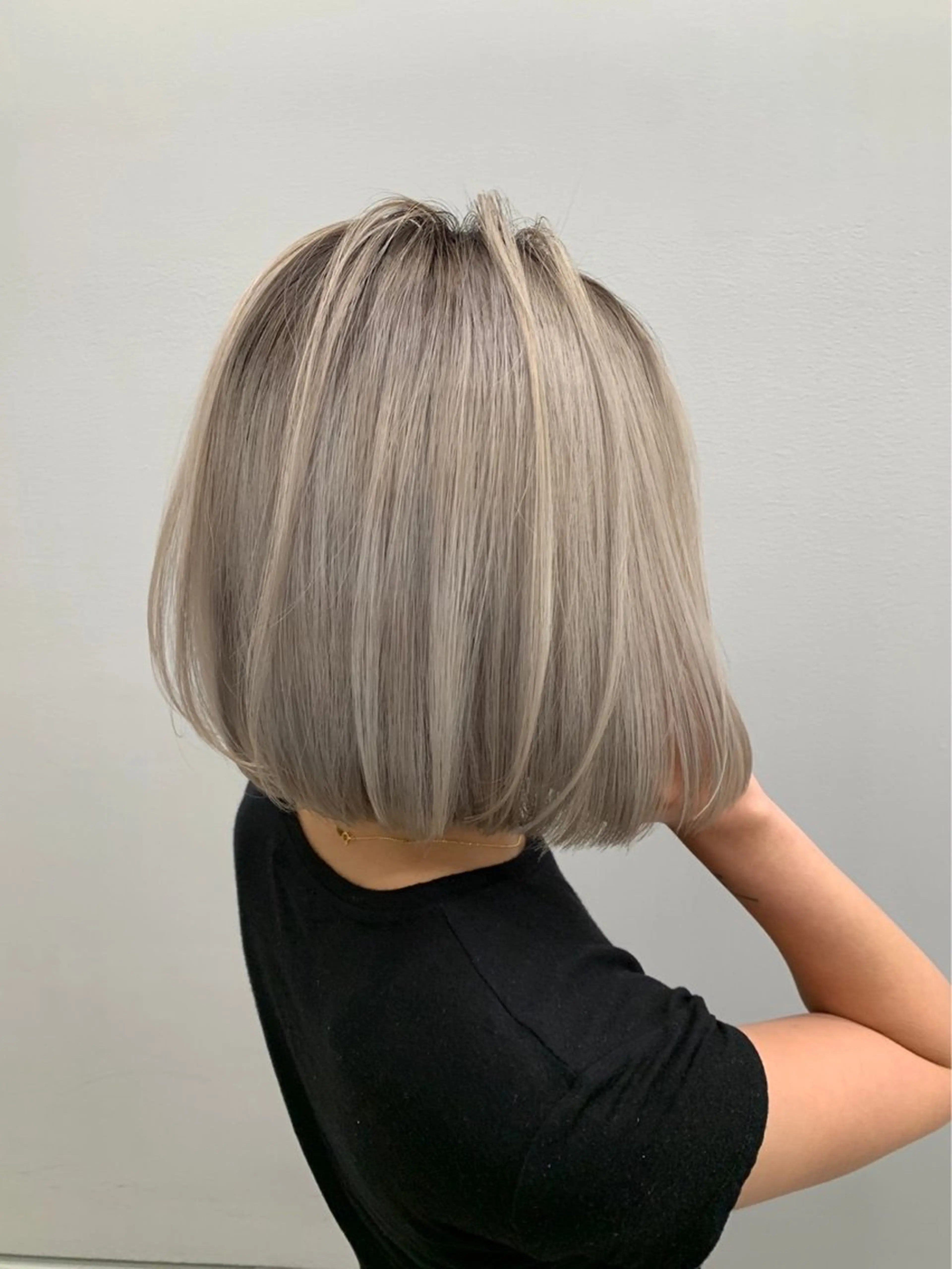 ショート カラー ヘアアレンジ ブリーチ 透明感カラー ハイトーンカラー ブリーチなしカラー 顔まわりレイヤー 艶カラー/アイドル 前髪/内藤　輝のヘアスタイル