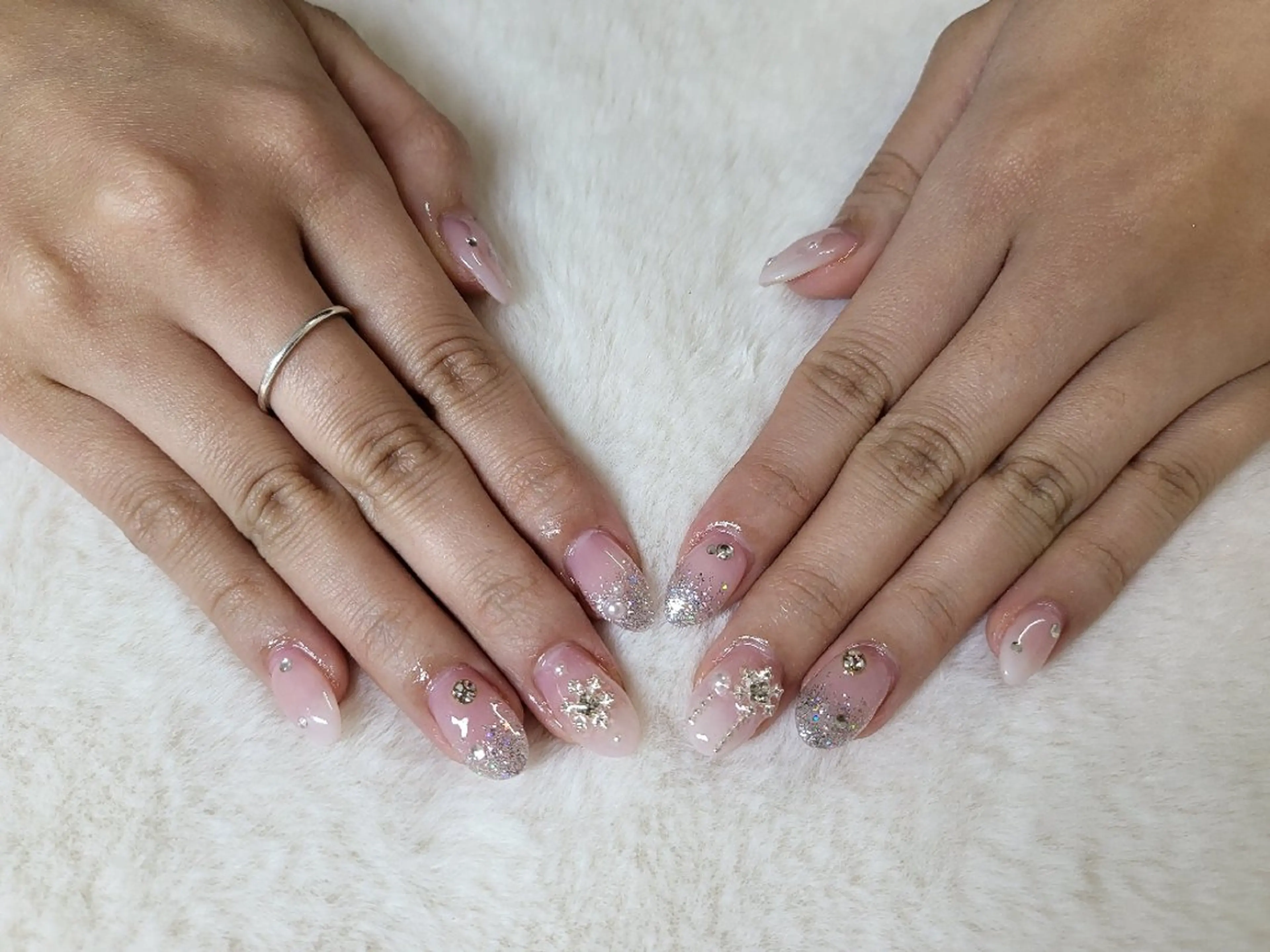 ネイル キラキラネイル ワンホンネイル ハンドネイル ハンドケア 心斎橋Salon Epokkuのネイルデザイン