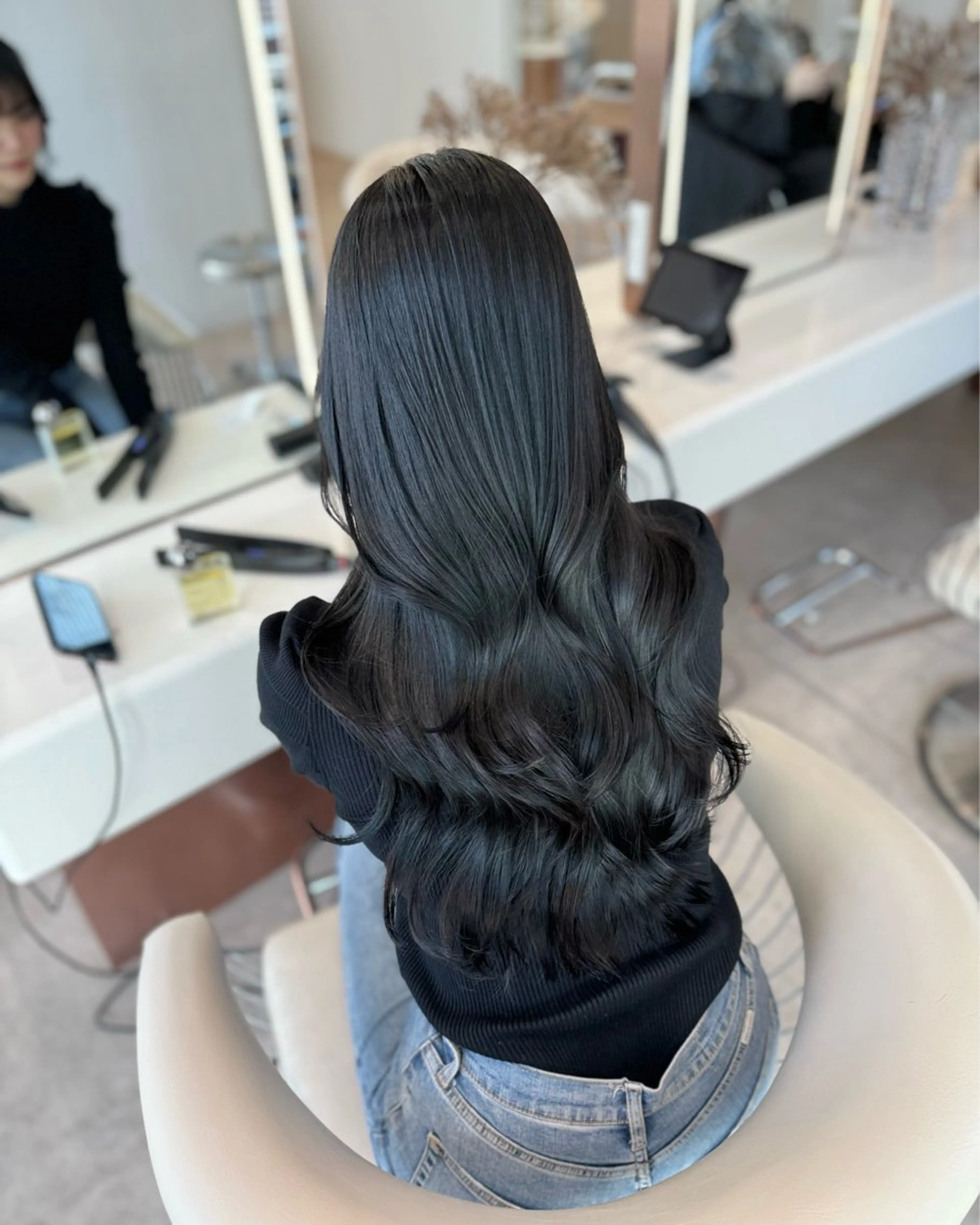 ロング カラー 黒髪 ブルーカラー ブルーブラック ダークグレー ダークグレージュ カット ヘアカラー トリートメント ヘアセット 韓国レイヤー🇰🇷 韓国研修◎渋谷カイトのヘアスタイル