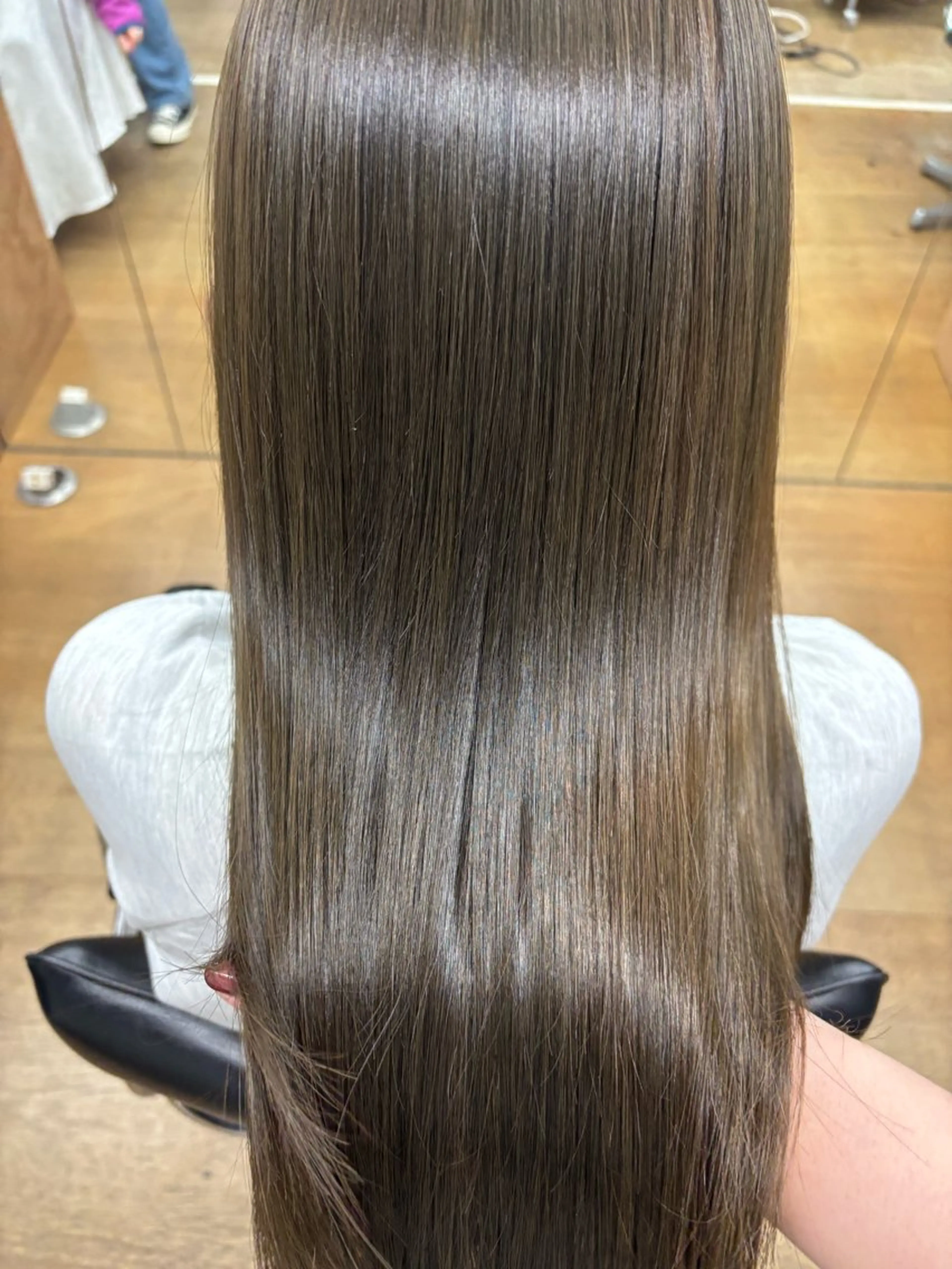 ロング カラー ベージュカラー オリーブベージュ カット ヘアカラー トリートメント 柔らかストレートと ツヤカラー/和田陽向のヘアスタイル