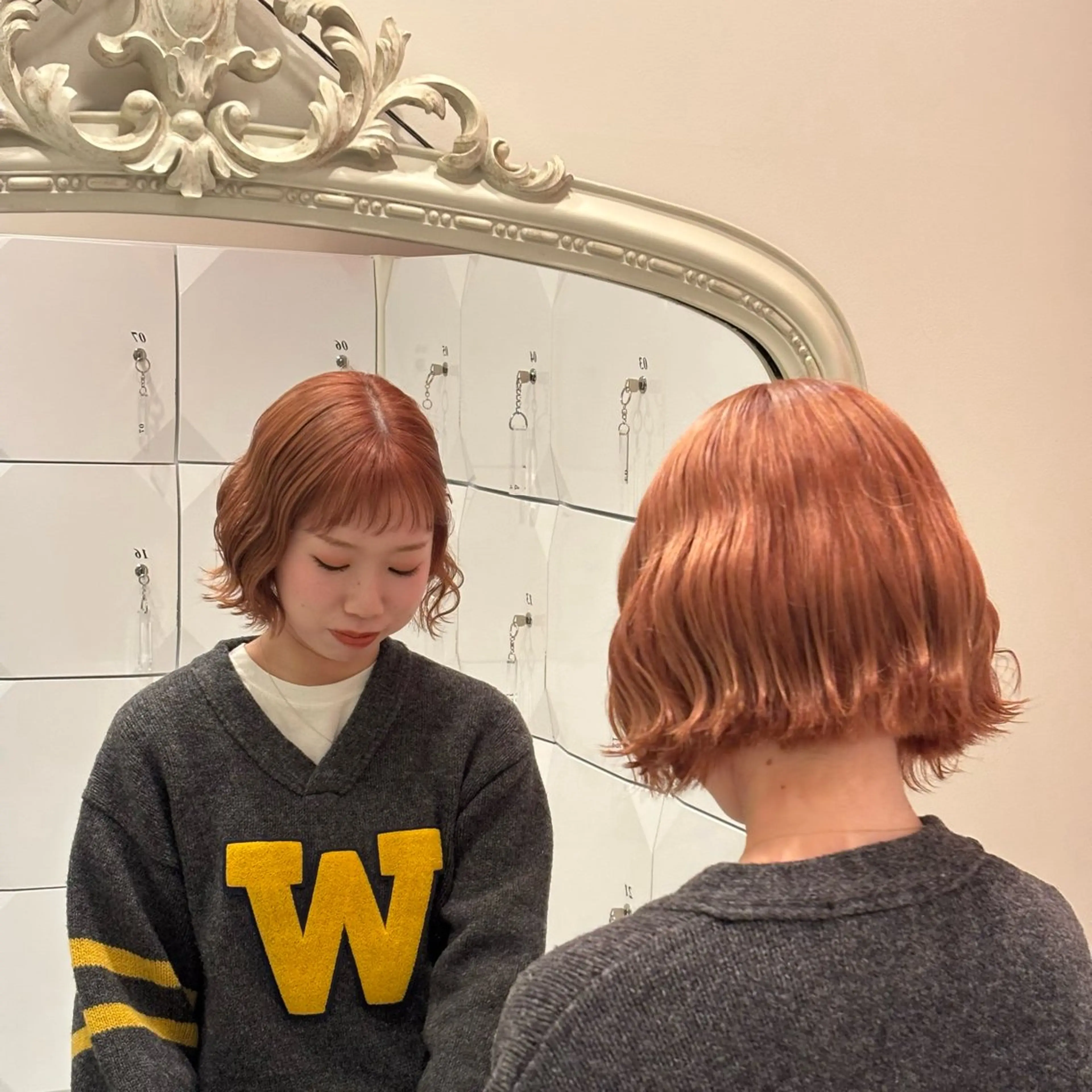 カラー チク ホノカのヘアスタイル