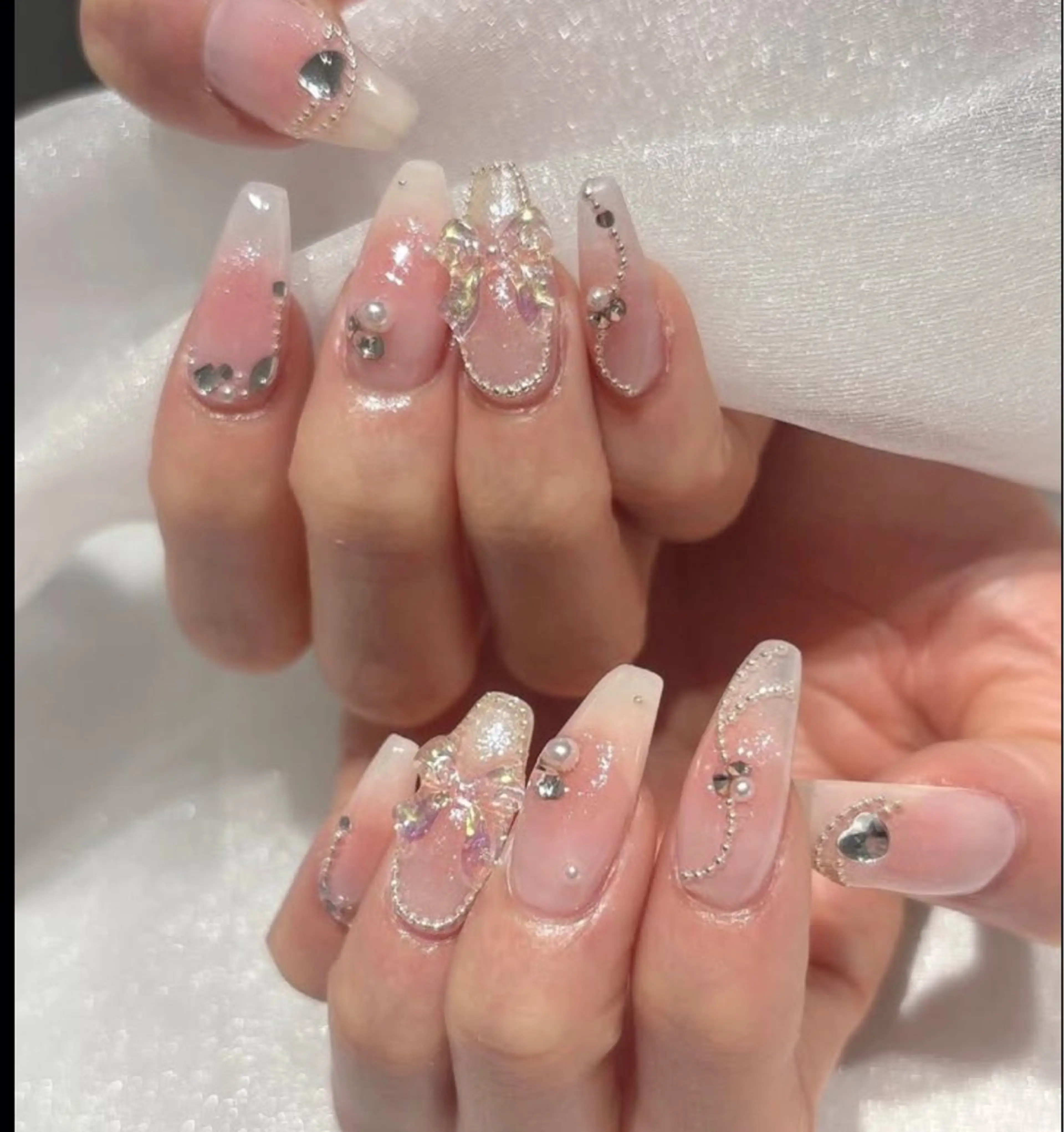 ネイル 長さ出し グラデーション キラキラネイル 韓国ネイル ラメ(グリッター) ハンドネイル ハンドケア Chisa Nail Studio所属・チ サのネイルデザイン