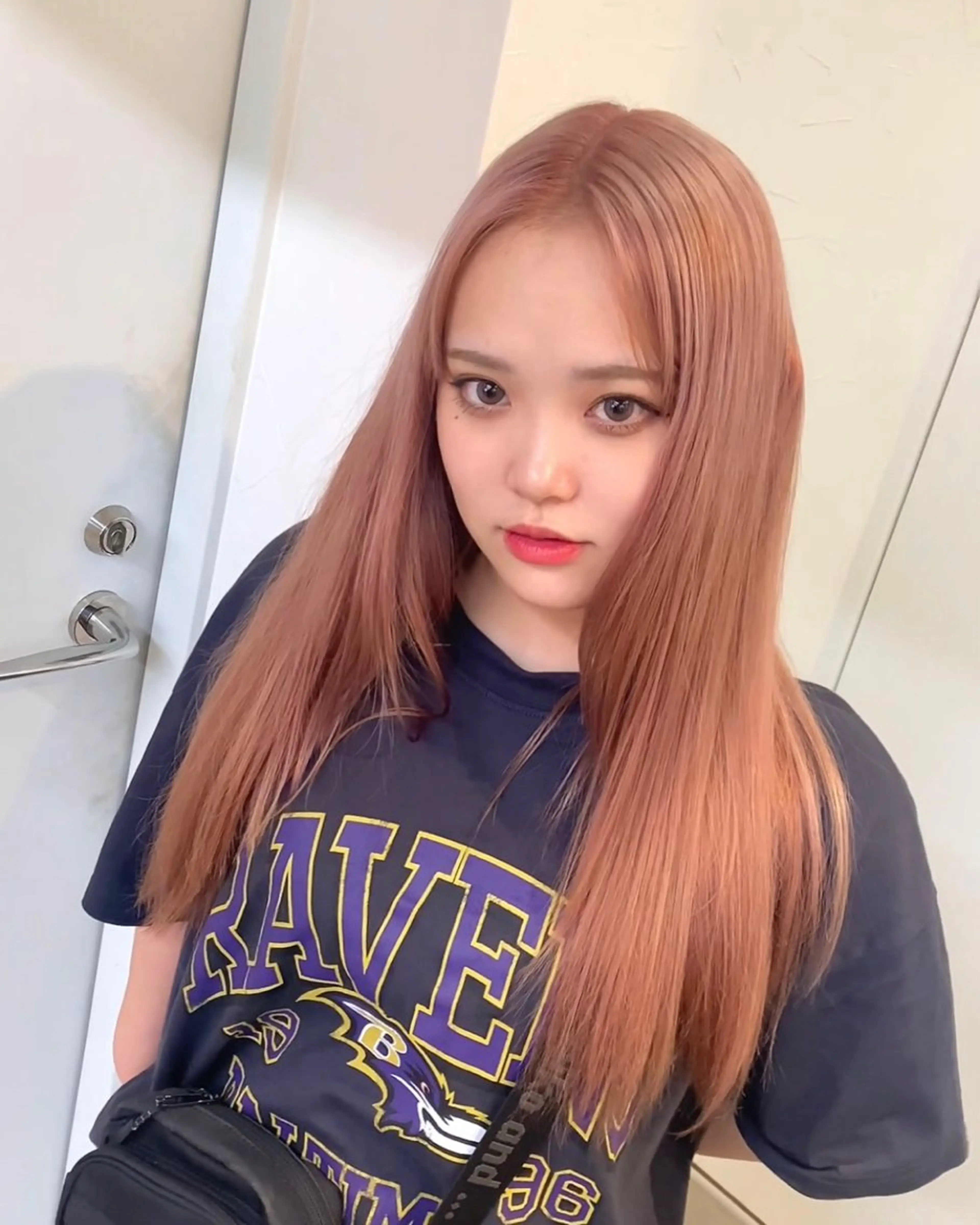 セミロング カラー ブリーチ デザインカラー ハイトーンカラー 似合わせカット ウルフカット sunc所属・梅田l大人韓国ヘア レイヤー×艶カラーのヘアスタイル