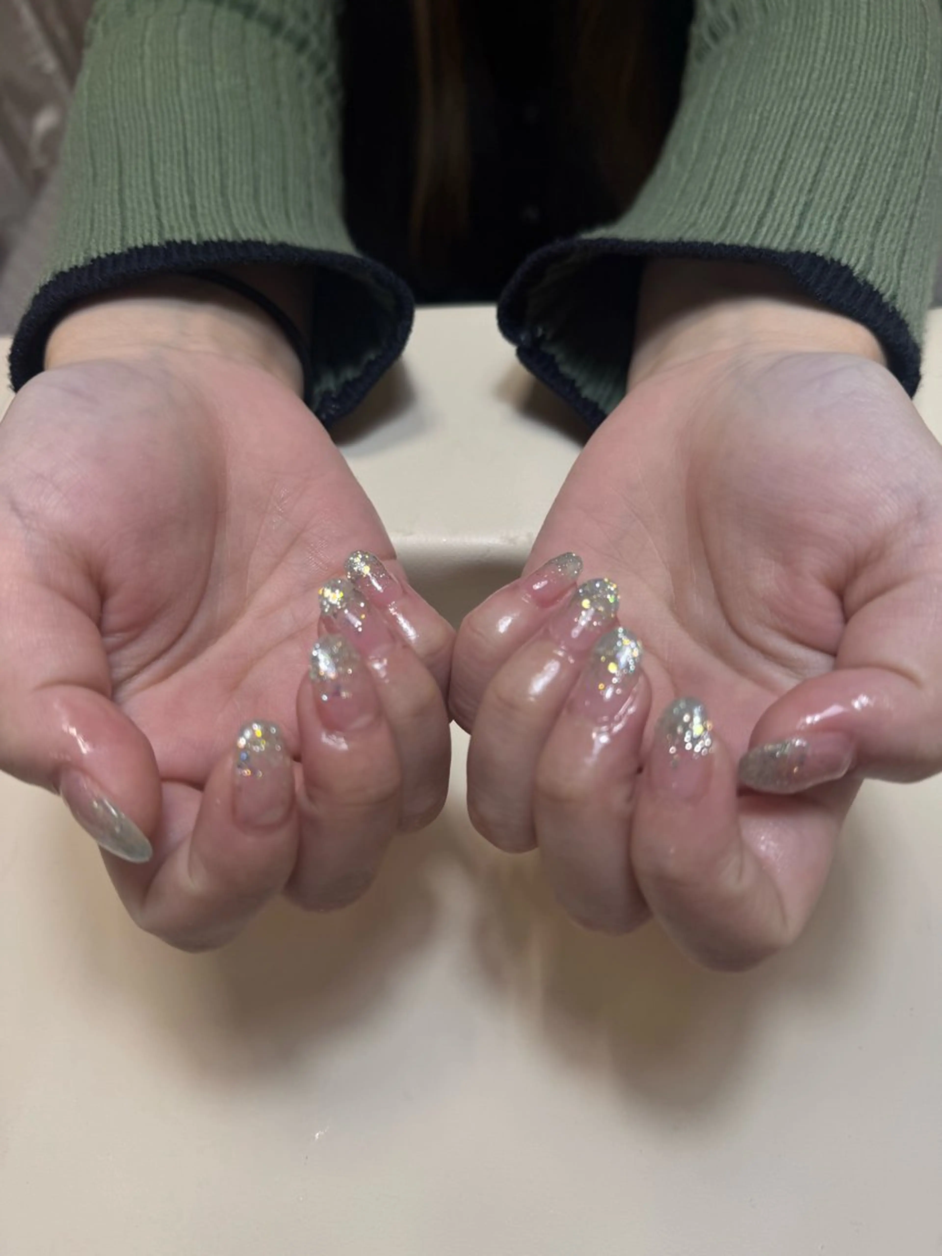 ネイル グラデーション ラメ(グリッター) ラメグラデーション ネイルサロンエーナイン西友西町店所属・山崎 莉菜のネイルデザイン