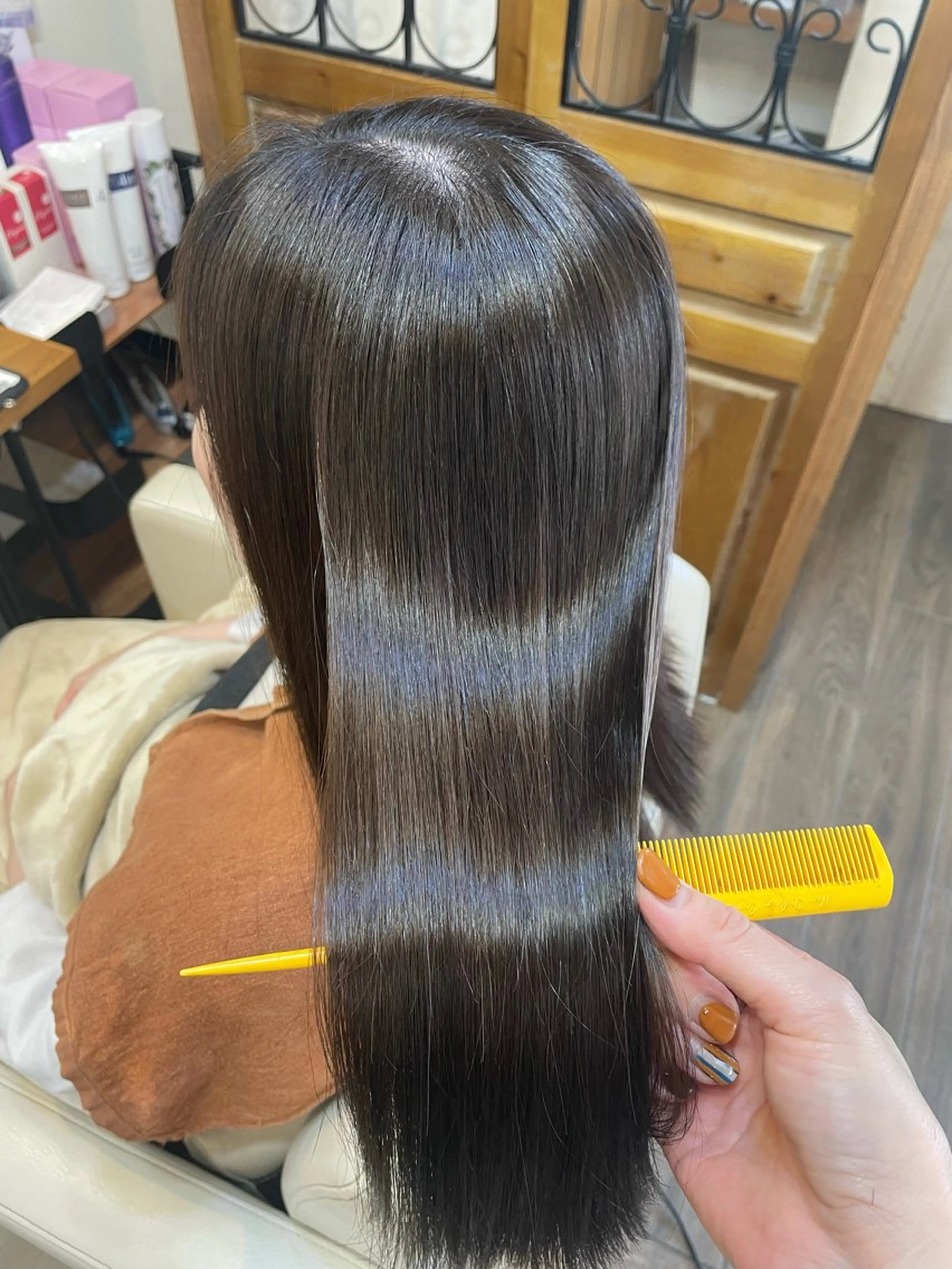 ミディアム くせ毛 髪質改善 縮毛矯正 brote所属・山木 裕子のヘアスタイル