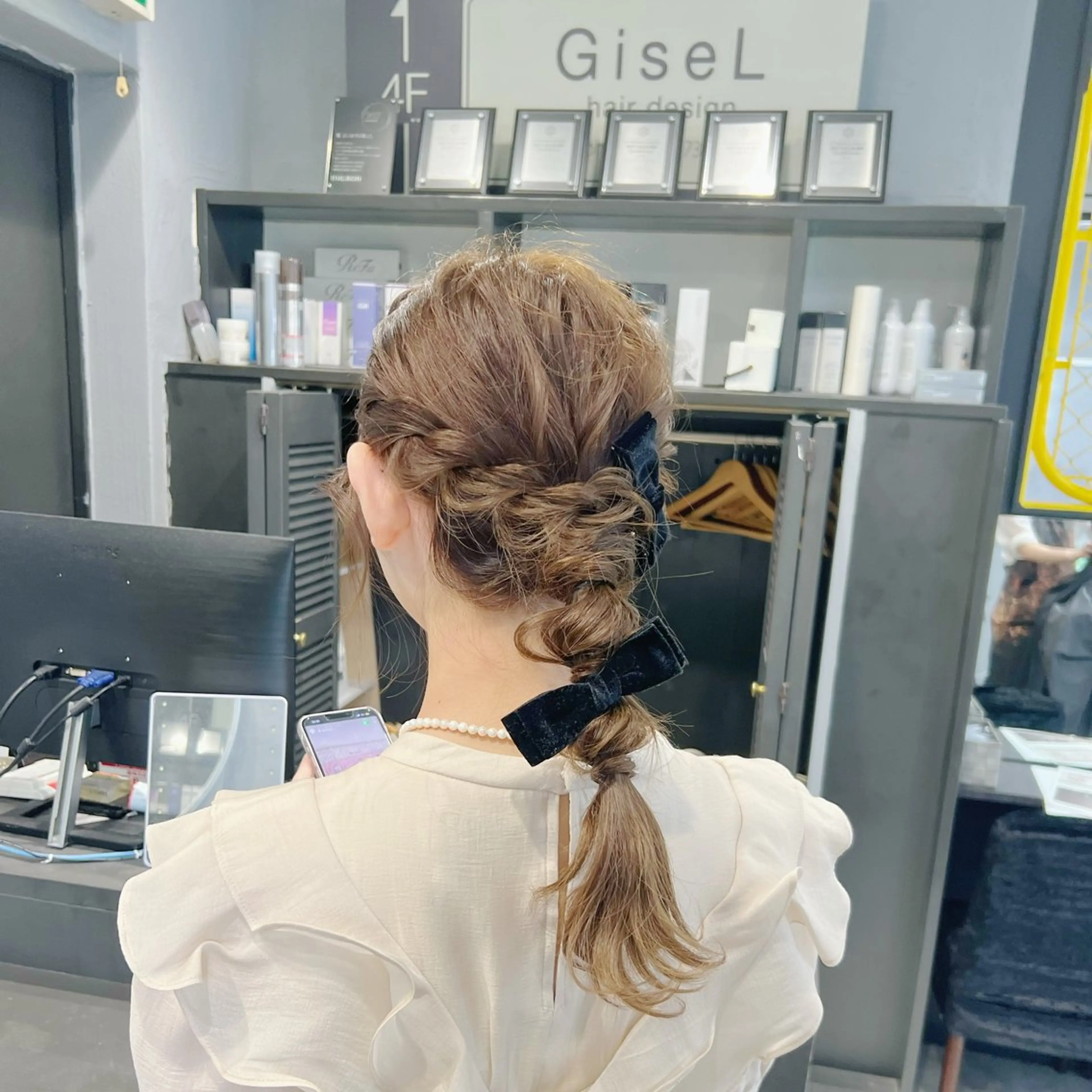 ロング ヘアセット maya レイヤーカットのヘアスタイル