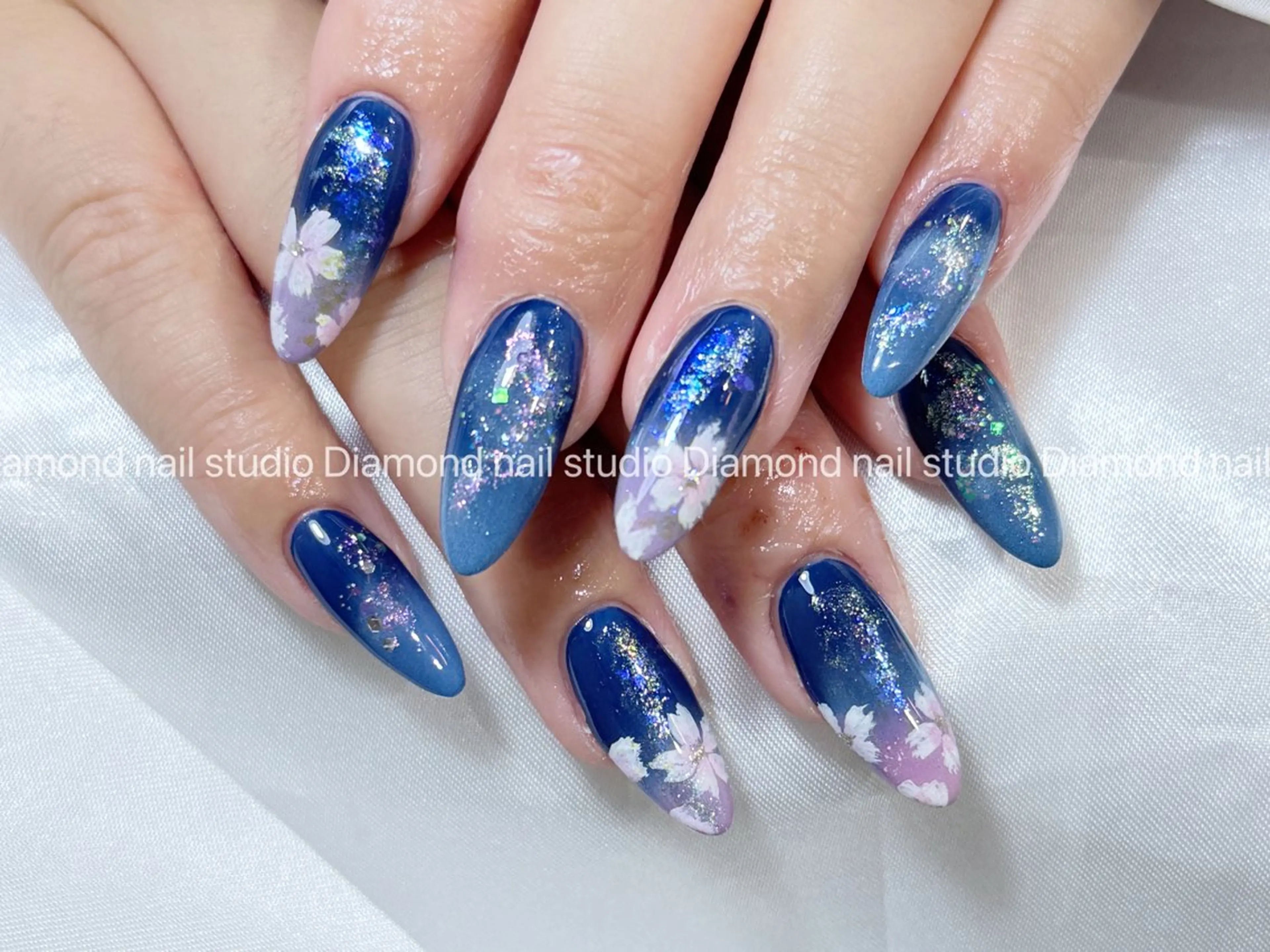 ネイル アートネイル オーロラネイル フラッシュネイル ガーリー キラキラネイル ハンドネイル DIAMOND NAILMANAMIのネイルデザイン