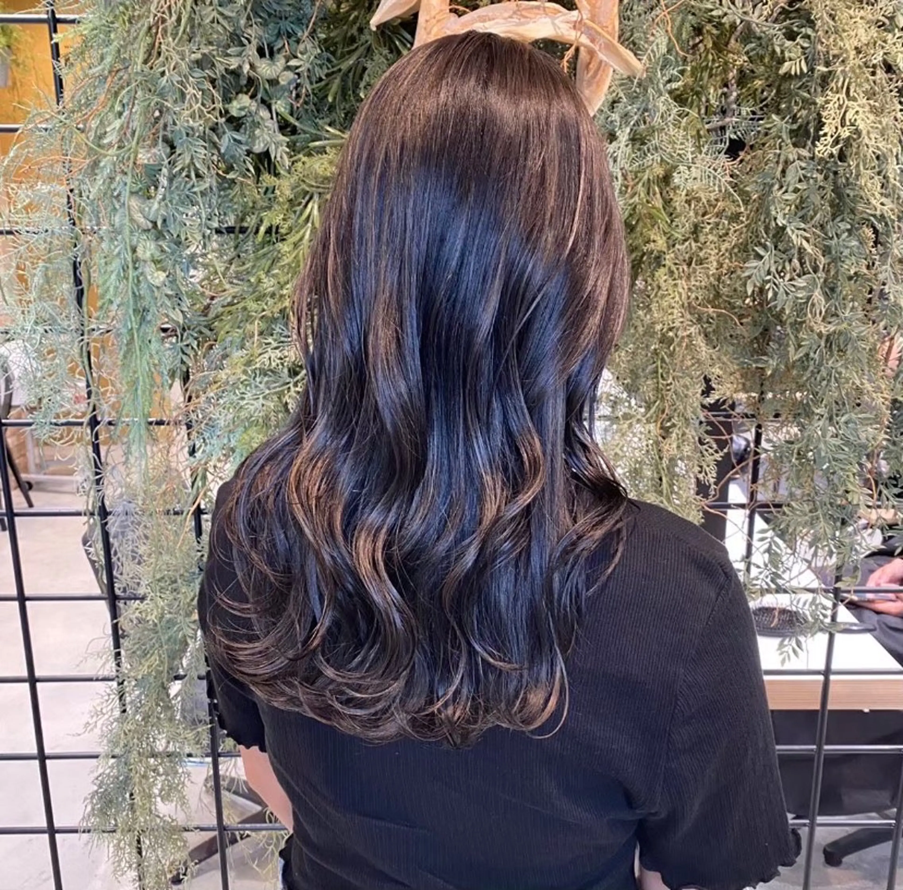 セミロング カラー ヘアカラー シャドウパーマ/ 波巻きパーマ/三鷹のヘアスタイル