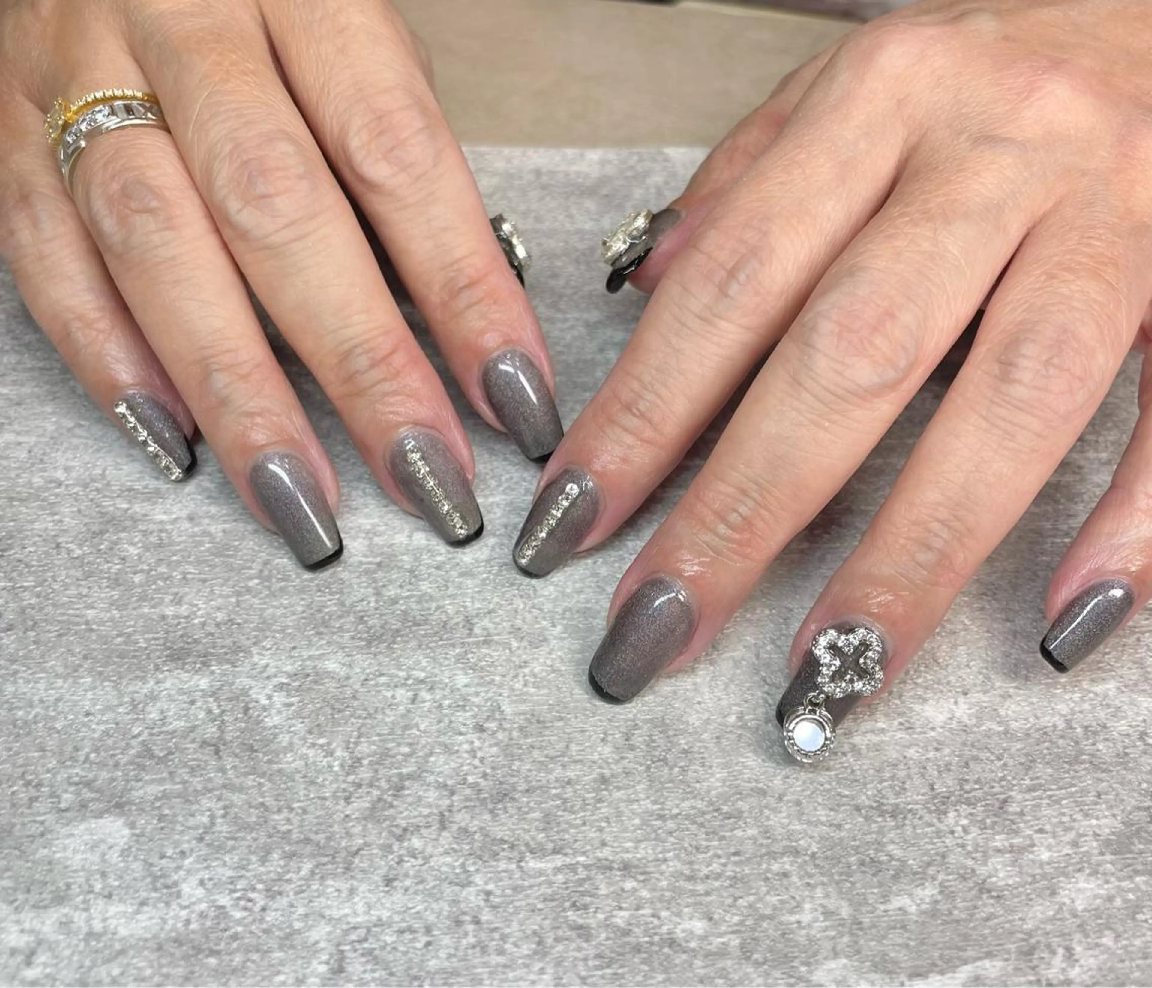 ネイル フレンチネイル マグネットネイル 持ち込み ハンドネイル フットネイル Beauty Salon GIGI所属・GIGI AYA🦋のネイルデザイン